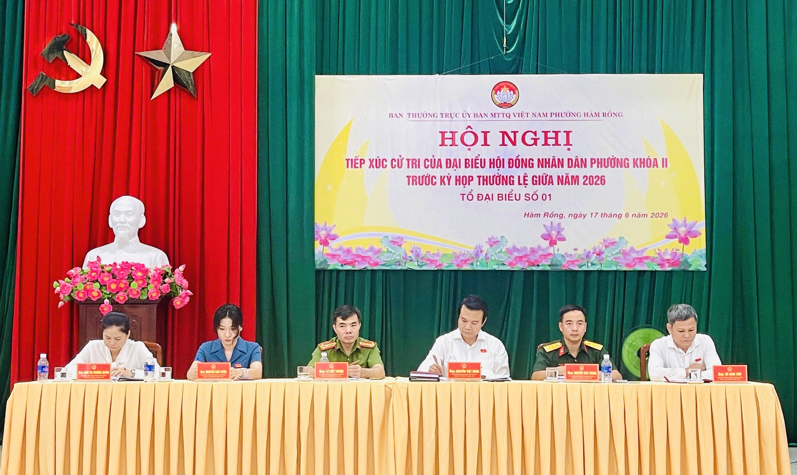 Tổ đại biểu số 01 HĐND phường Hàm Rồng tiếp xúc cử tri trước kỳ họp thường lệ giữa năm 2026 của đại biểu HĐND phường khóa II