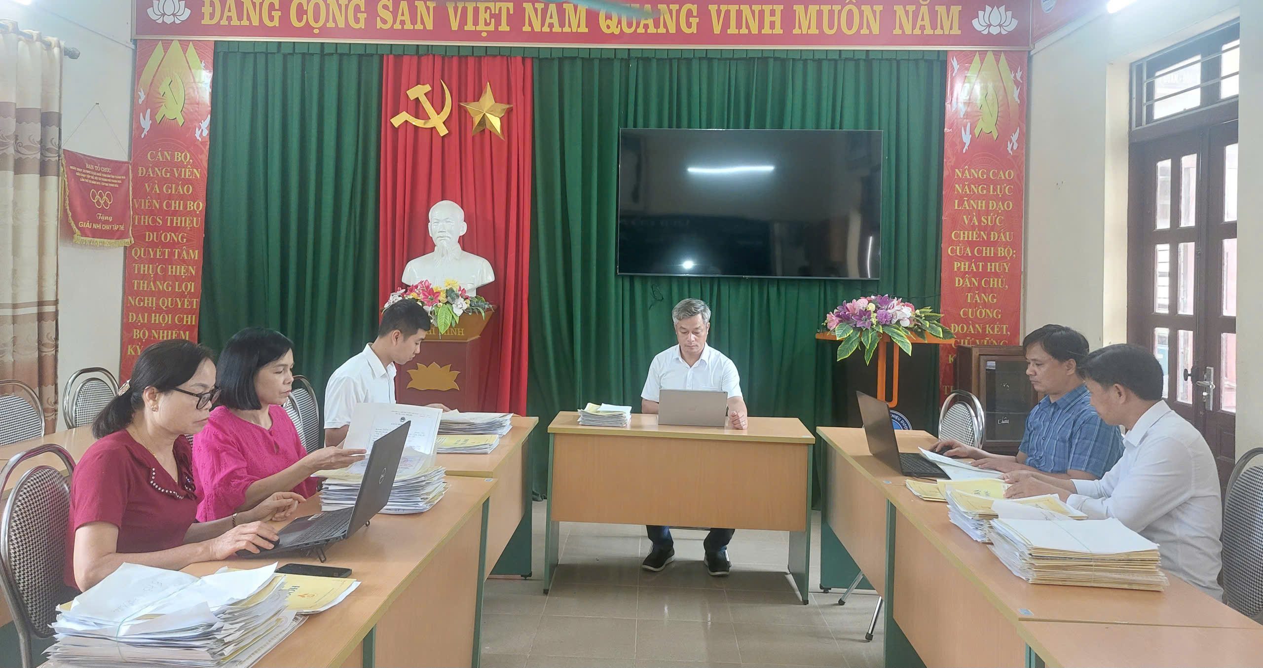 Anh-tin-bai