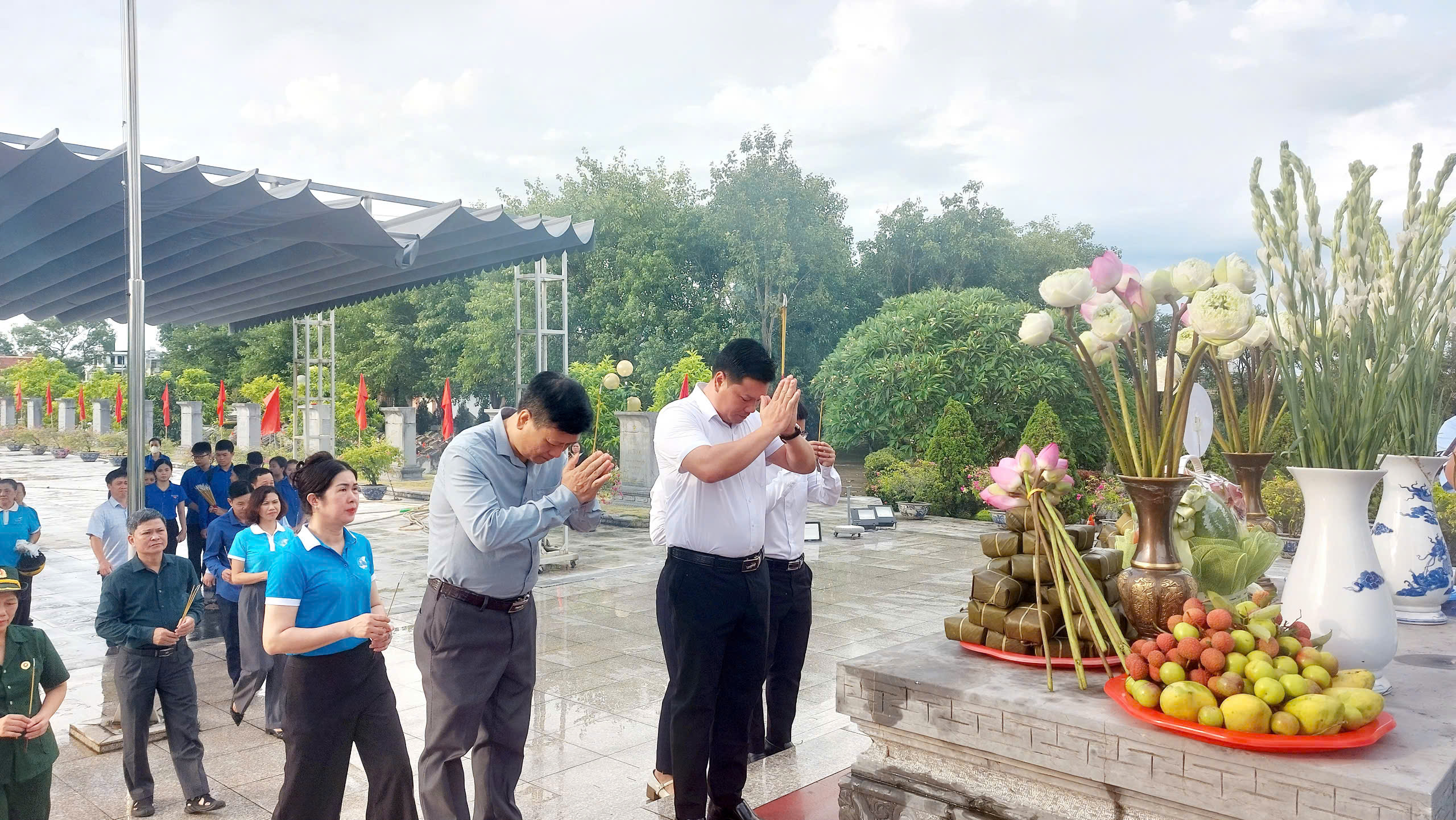 Anh-tin-bai