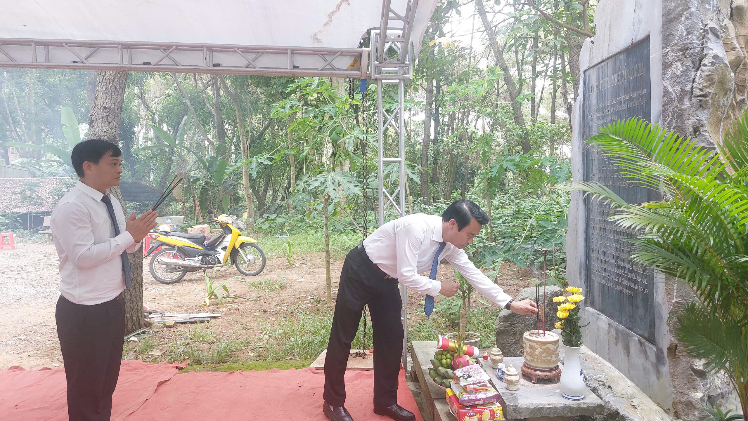 Anh-tin-bai