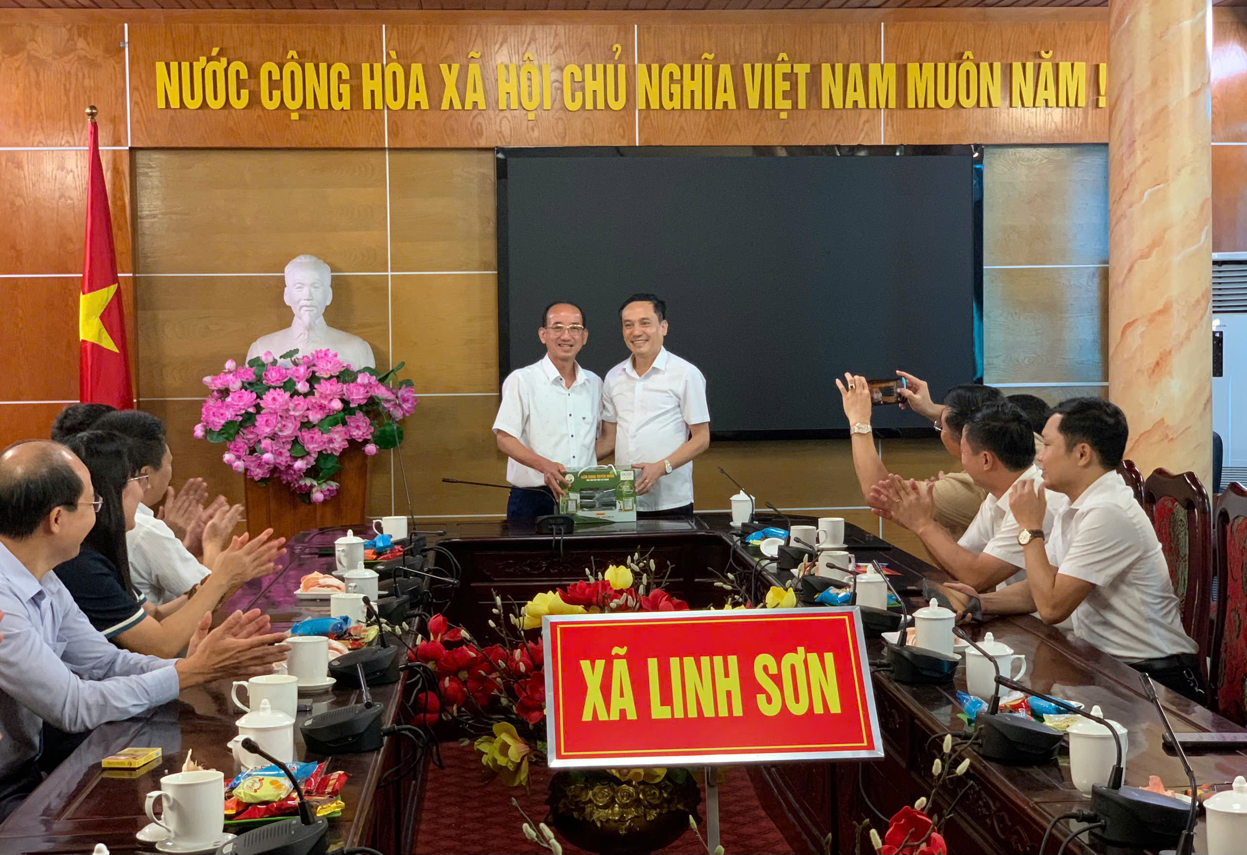 Anh-tin-bai