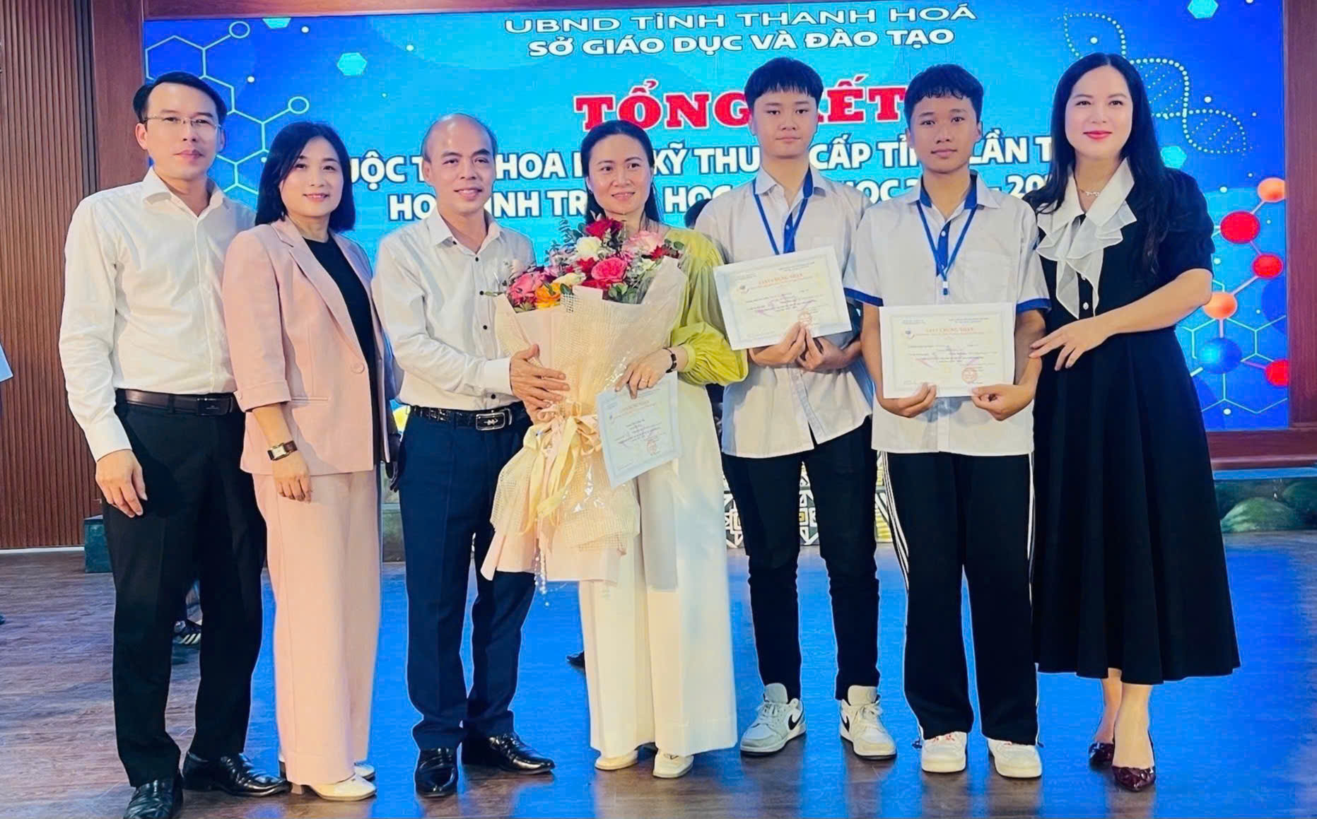 Anh-tin-bai