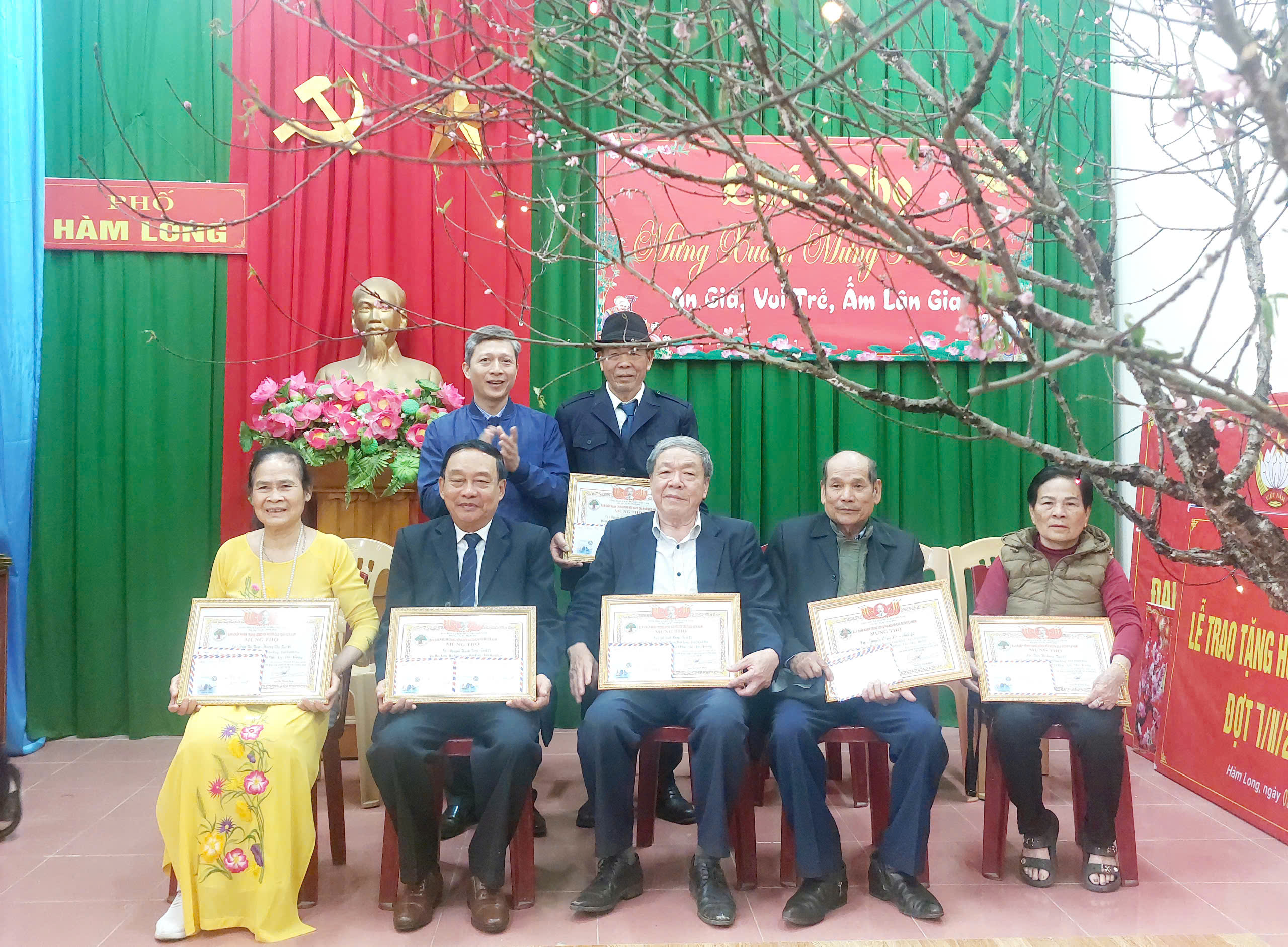 Anh-tin-bai