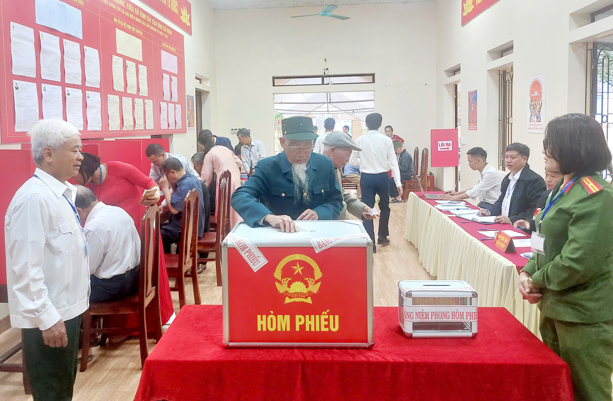 Anh-tin-bai