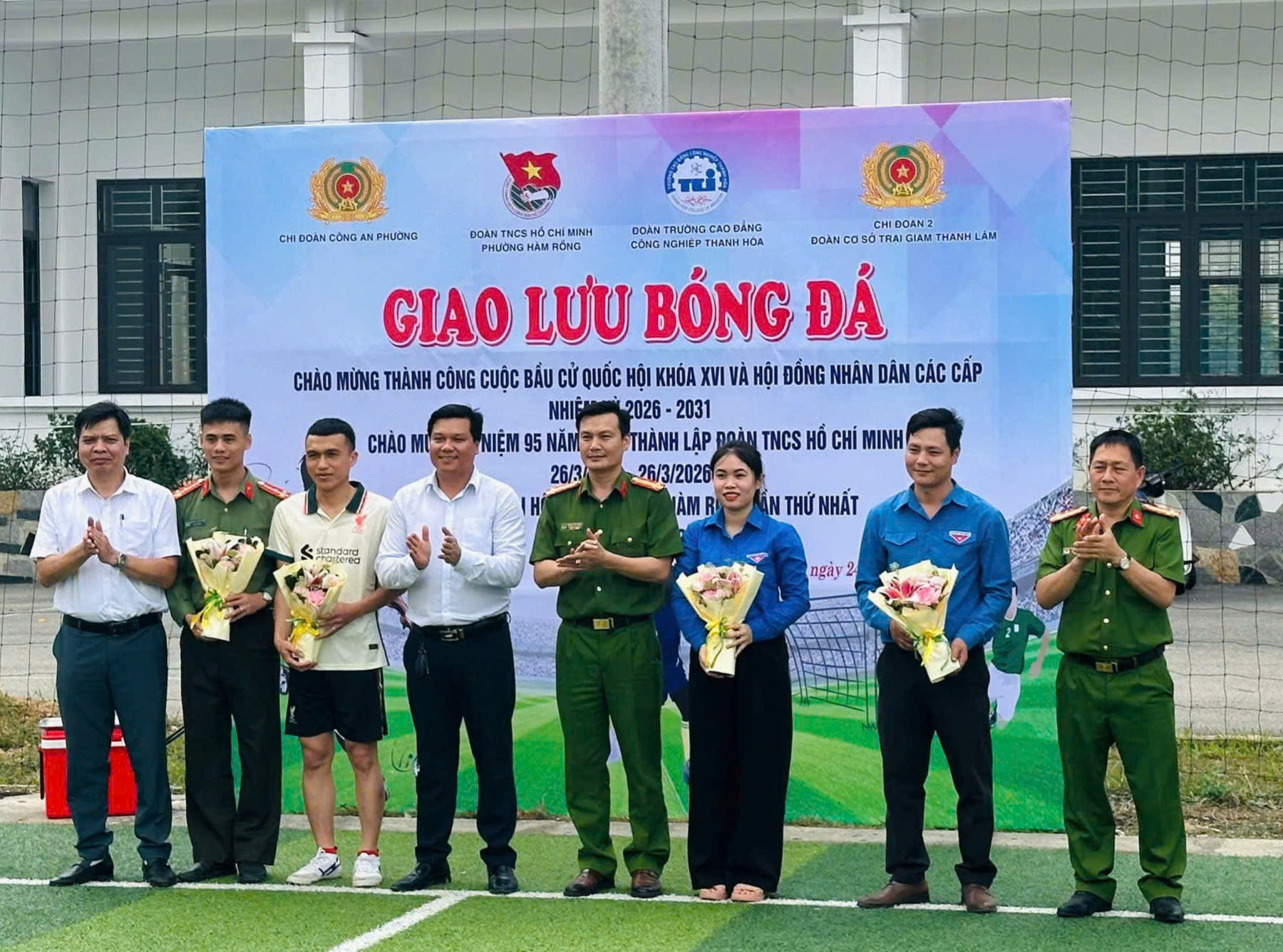 Đoàn TNCS Hồ Chí Minh phường Hàm Rồng tổ chức giao lưu bóng đá nam