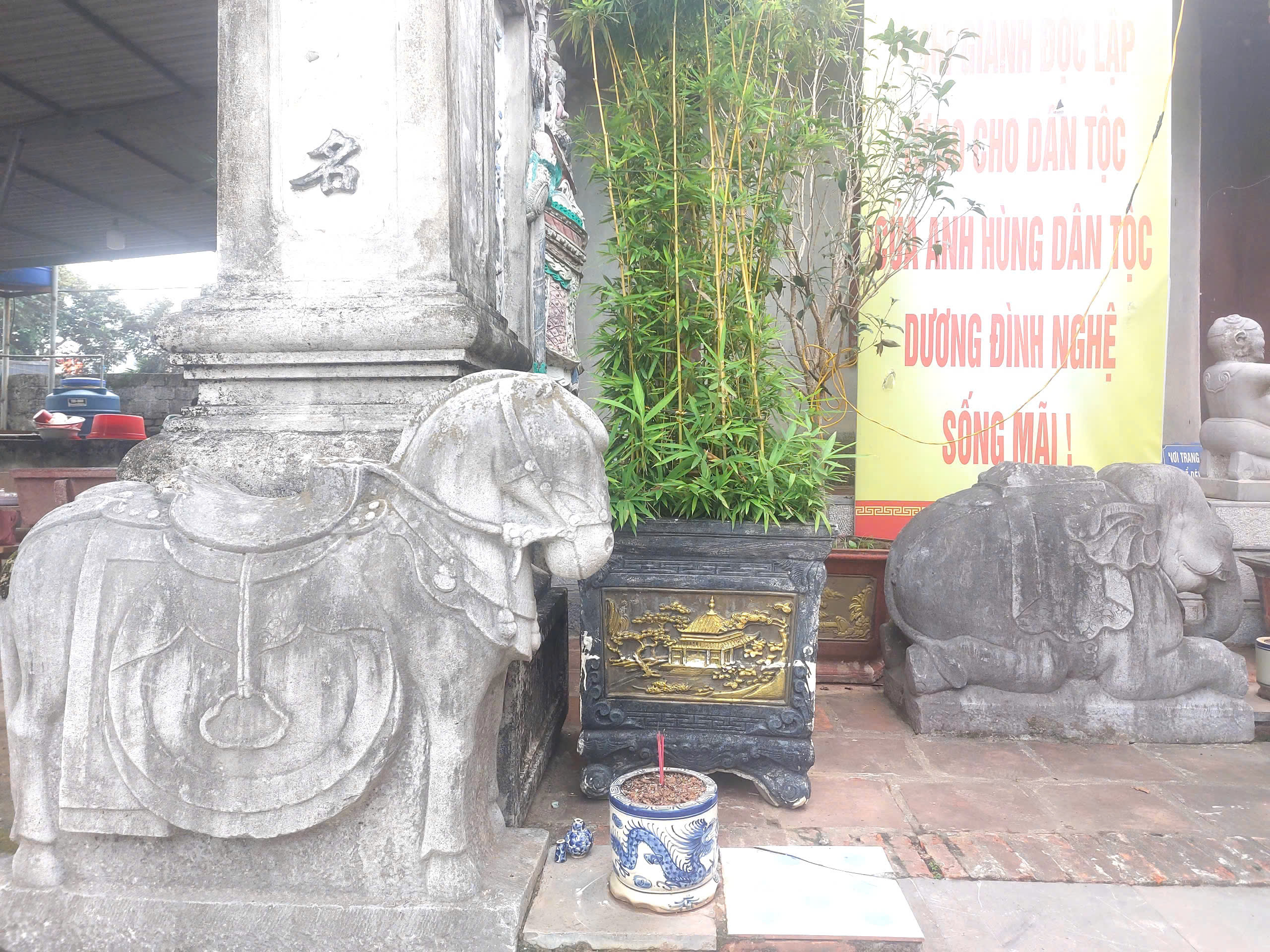 Anh-tin-bai
