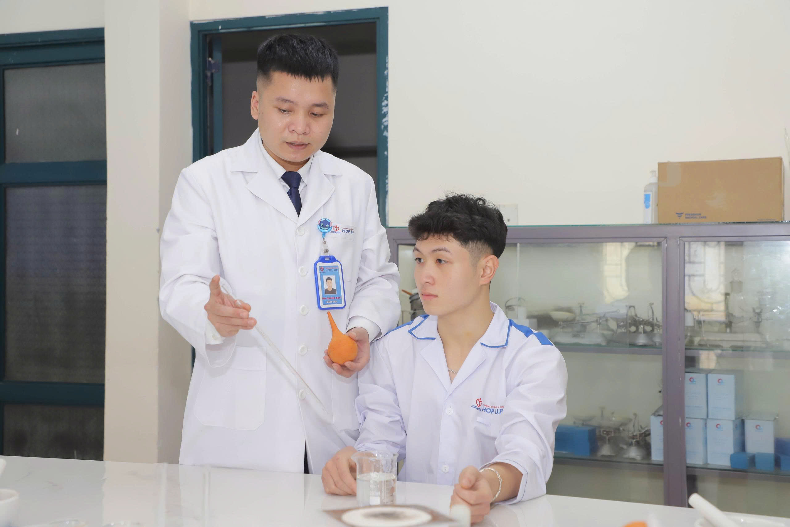 Anh-tin-bai