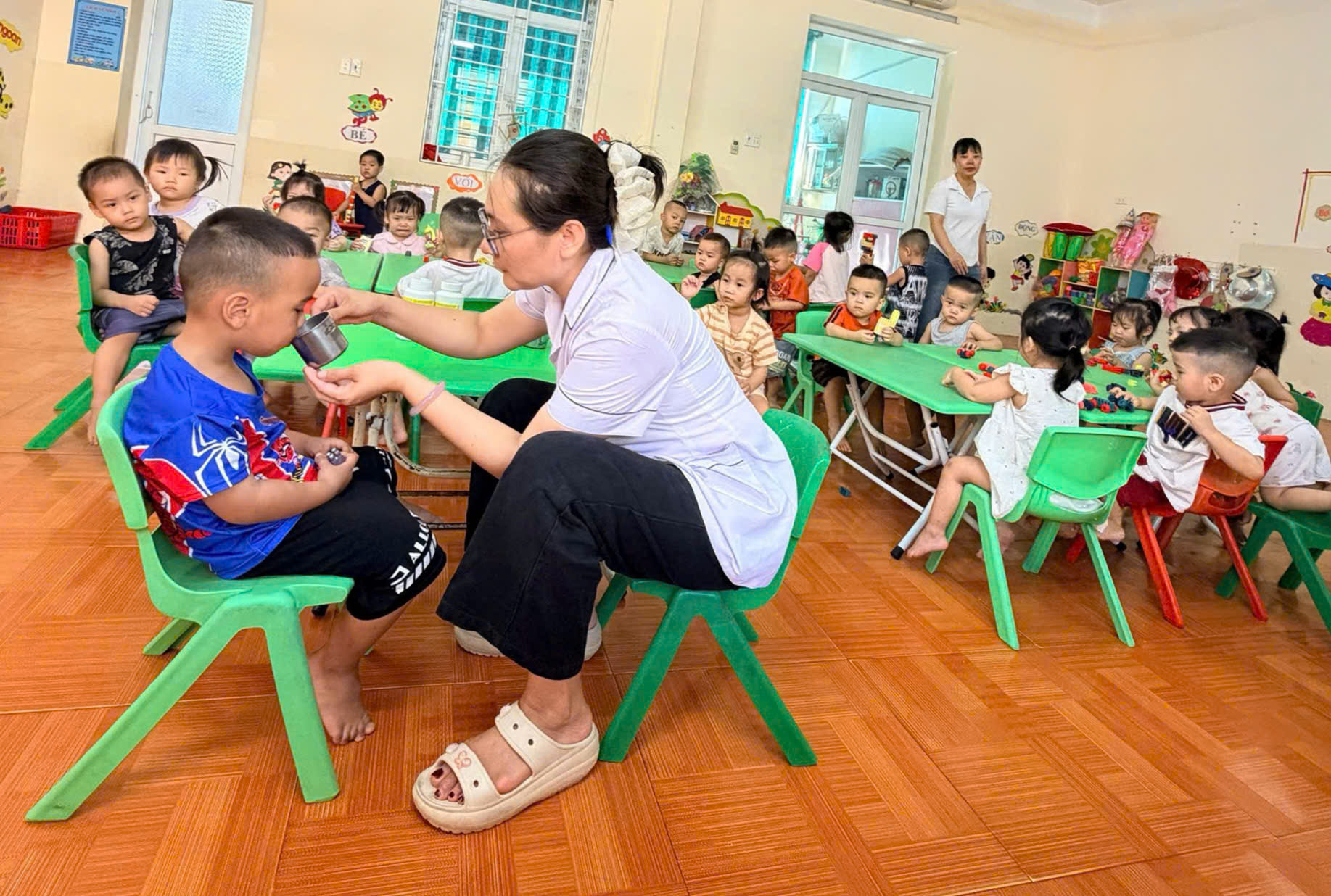 Trạm Y tế Thiệu Dương tổ chức tẩy giun cho trẻ từ 24-60 tháng tuổi đợt 1 năm 2026