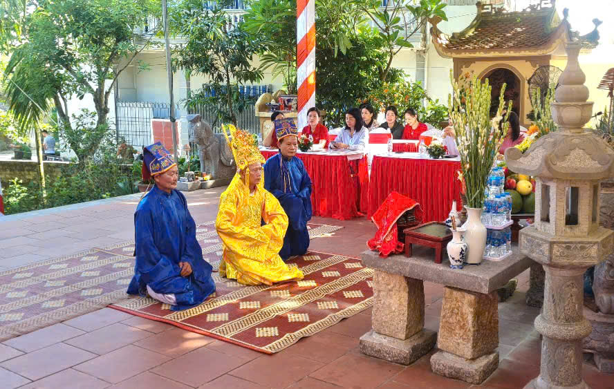 Anh-tin-bai