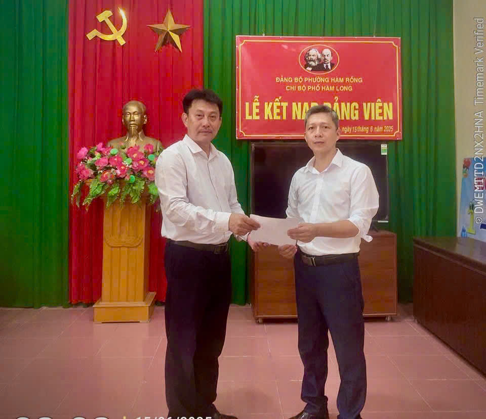                            Người “Giữ lửa” sinh hoạt chi bộ khu phố Hàm Long