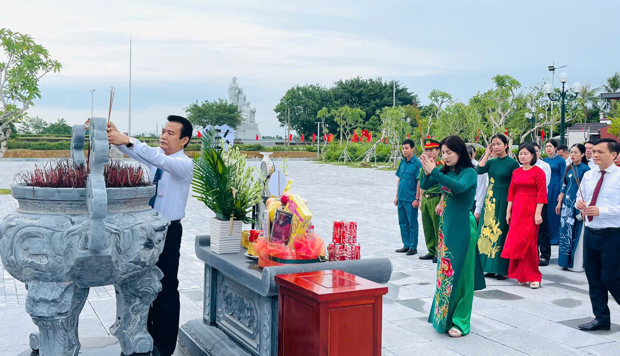 Anh-tin-bai