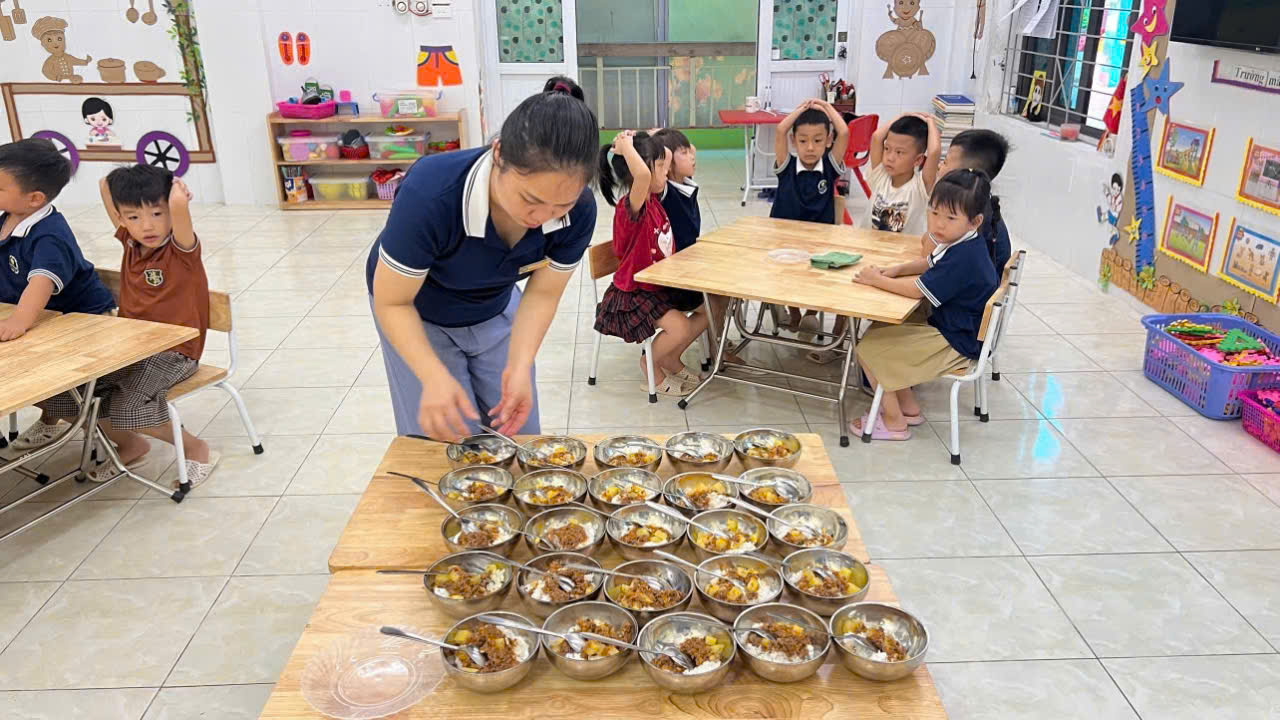 Tăng cường công tác quản lý an toàn thực phẩm tại các bếp ăn bán trú