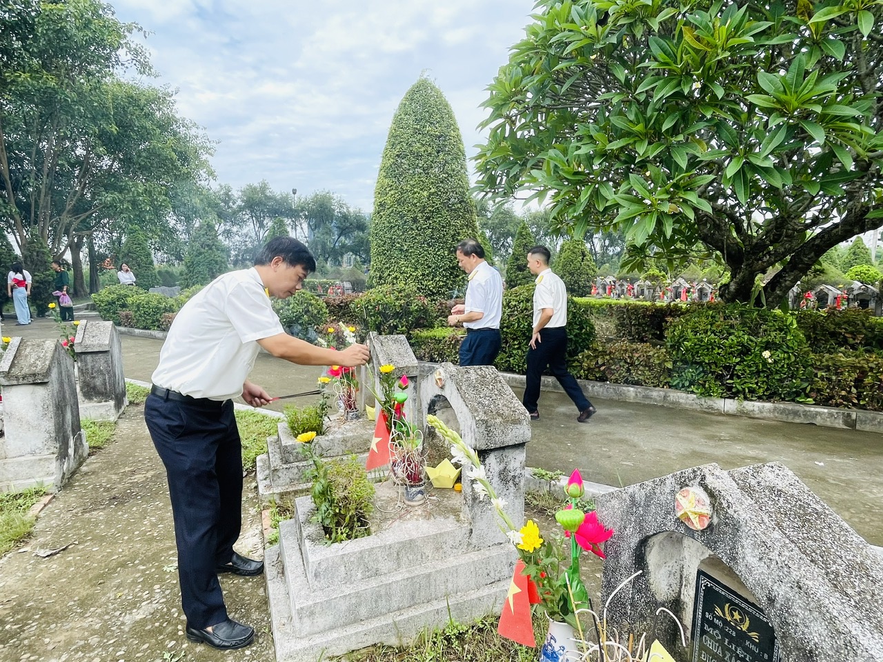 Anh-tin-bai