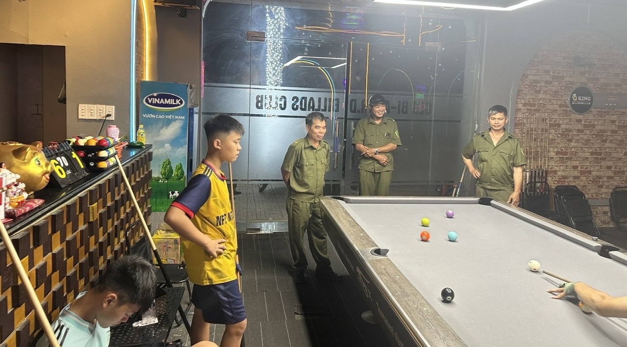 Công an phường Hàm Rồng tuần tra, kiểm tra, kiểm soát hành chính ban đêm