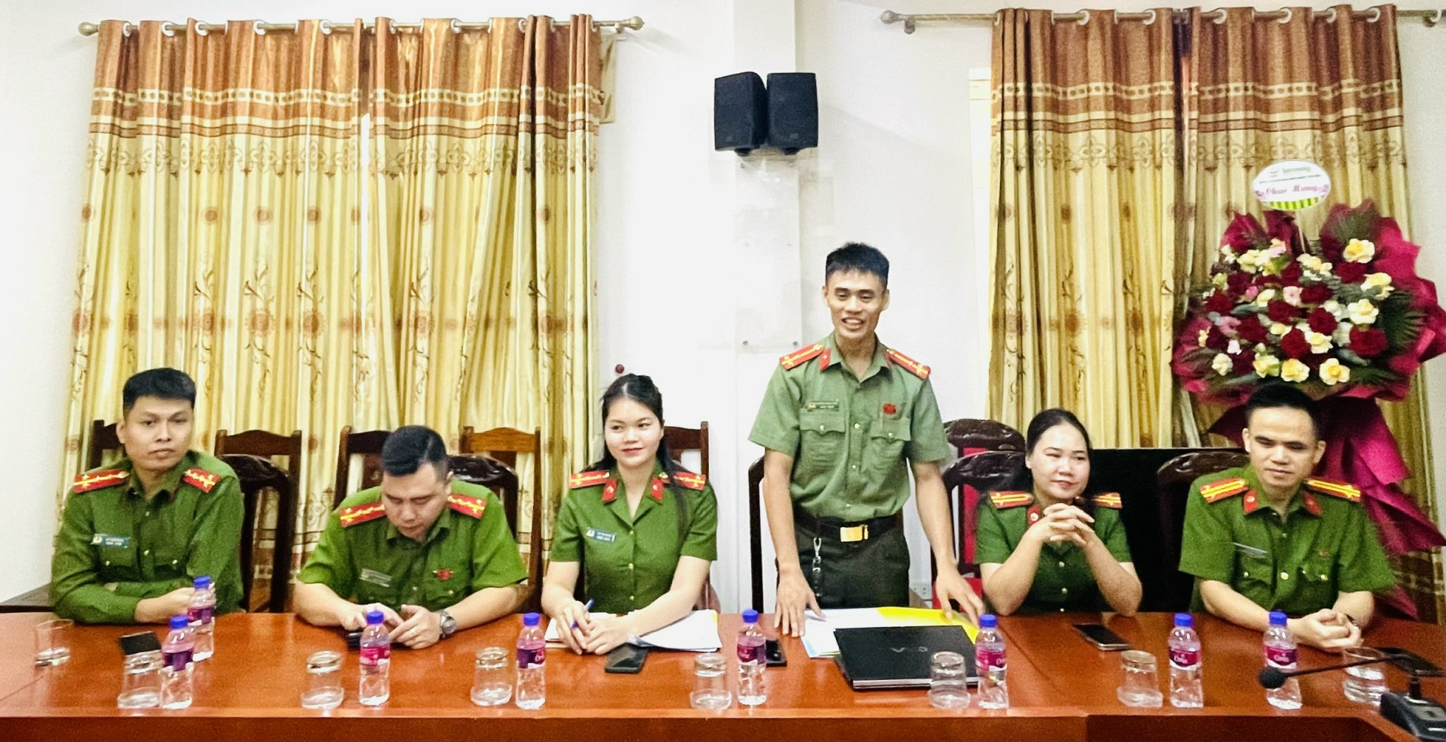 Anh-tin-bai