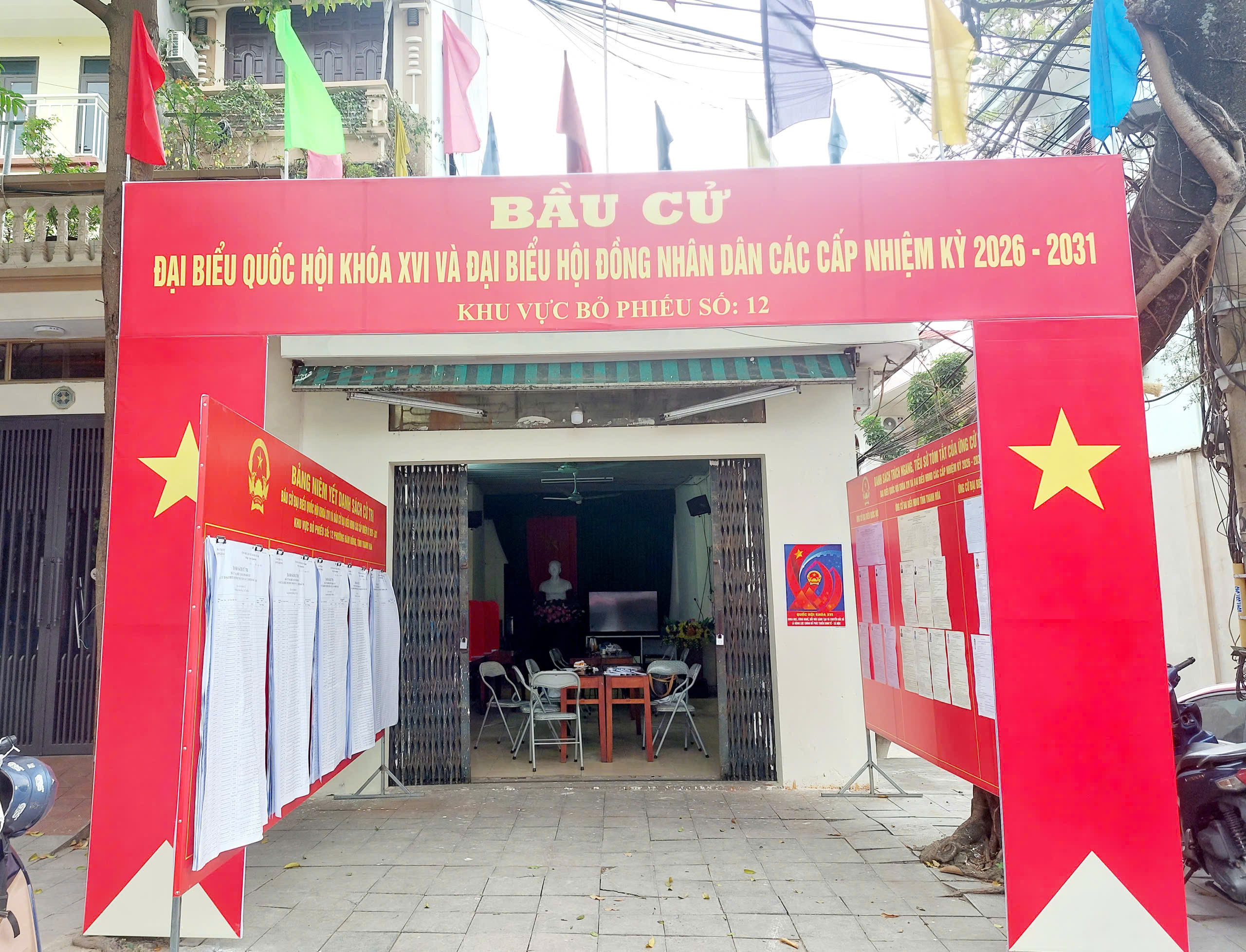 Khu vực bỏ phiểu số 12, phường Hàm Rồng sẵn sàng cho ngày bầu cử đại biểu Quốc hội Việt Nam khóa XVI và đại biểu Hội đồng nhân dân các cấp nhiệm kỳ 2026–2031