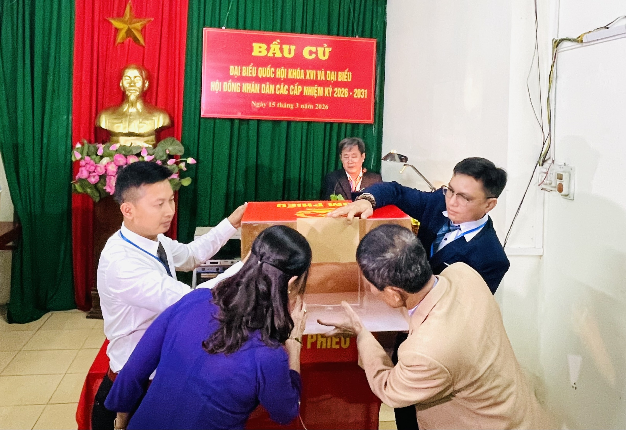 Anh-tin-bai