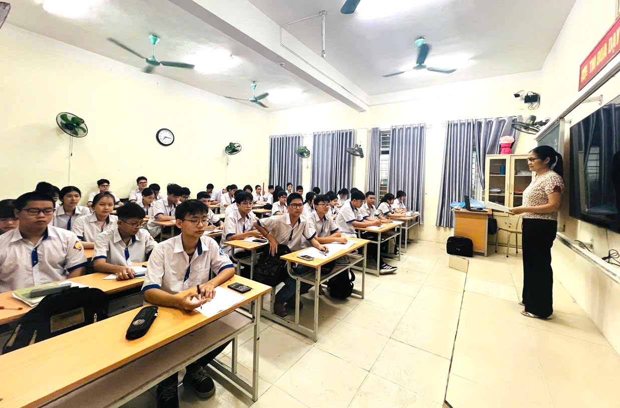 Học sinh lớp 9 tập trung ôn luyện trước kỳ thi vào lớp 10 