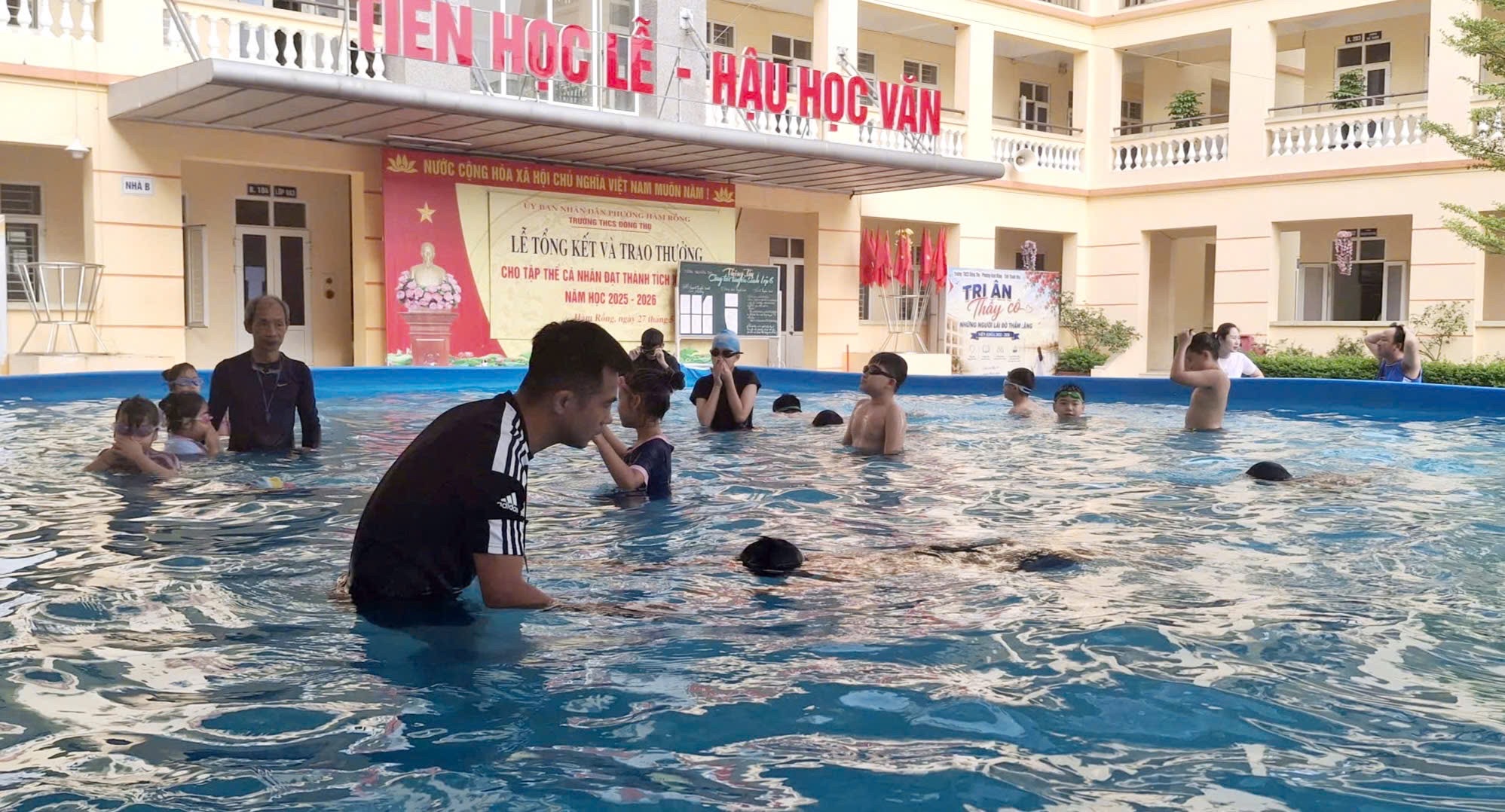 Anh-tin-bai