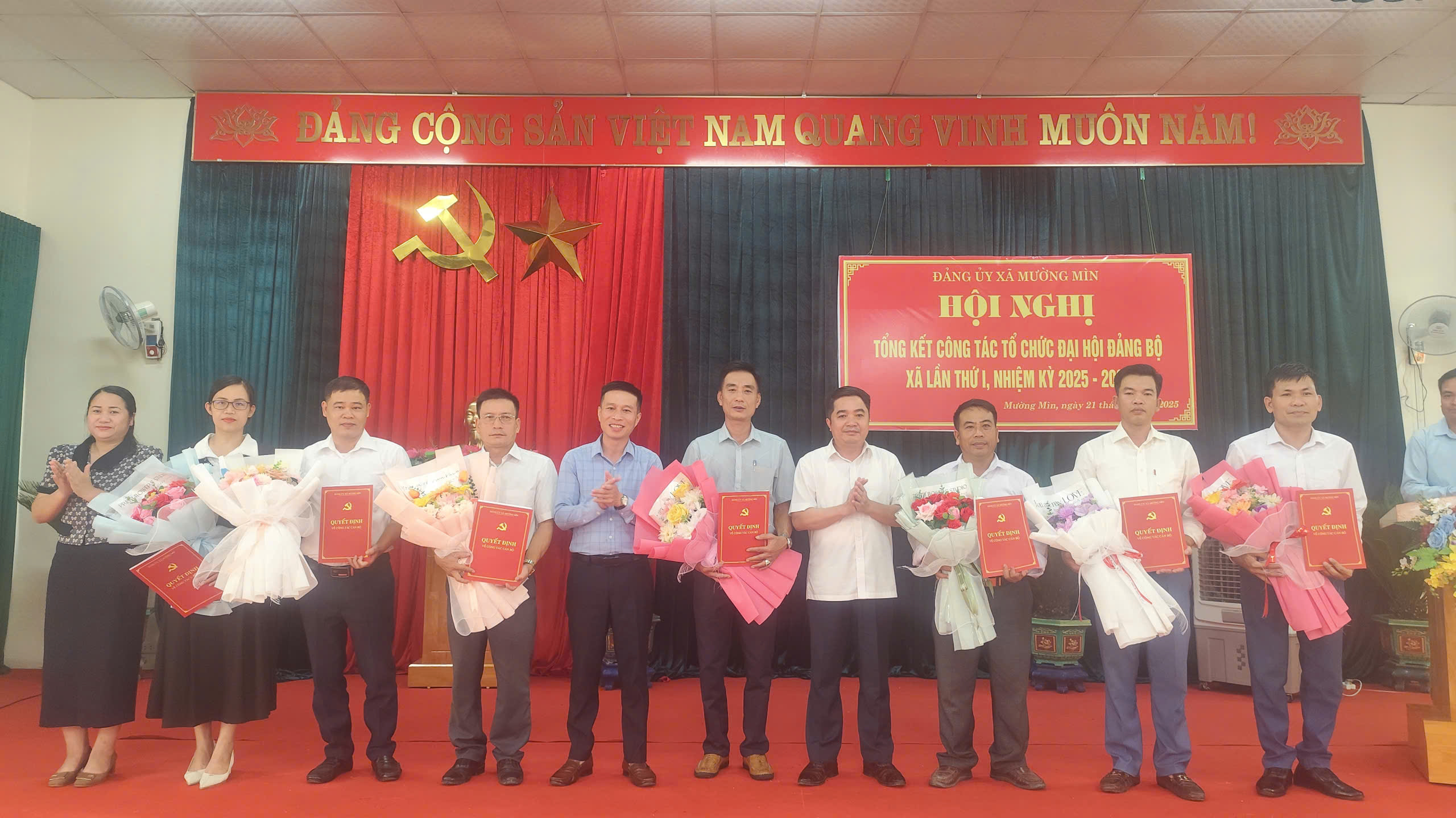 XÃ MƯỜNG MÌN TỔ CHỨC HỘI NGHỊ TỔNG KẾT CÔNG TÁC TỔ CHỨC ĐẠI HỘI ĐẢNG BỘ XÃ LẦN THỨ I, NHIỆM KỲ 2025-2030 VÀ THÔNG QUA QUYẾT ĐỊNH PHÂN CÔNG, CÔNG TÁC CÁN BỘ, CÔNG CHỨC.