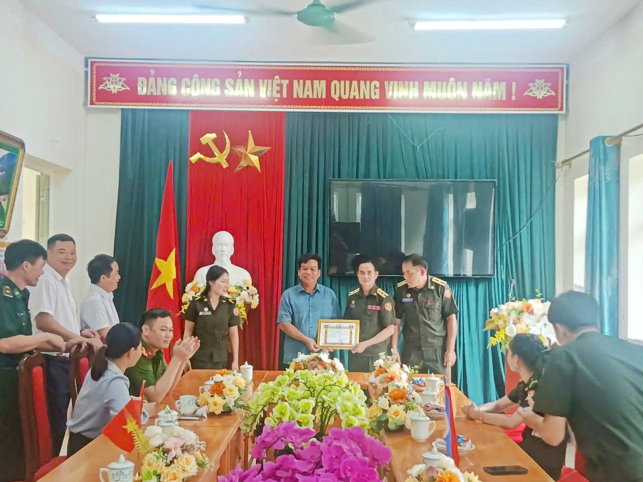 Anh-tin-bai