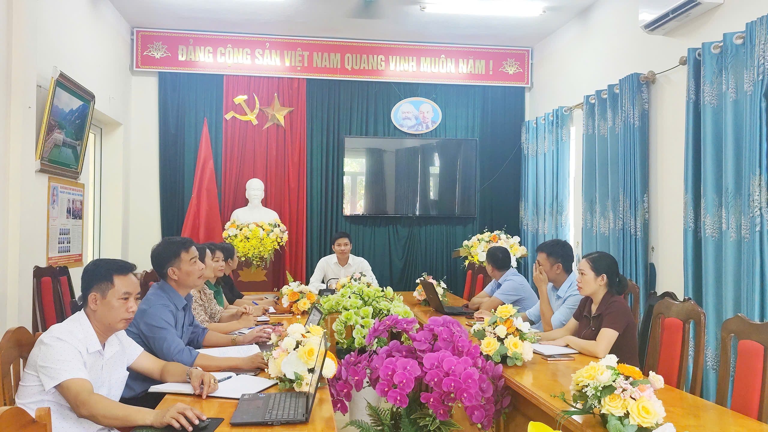 Anh-tin-bai