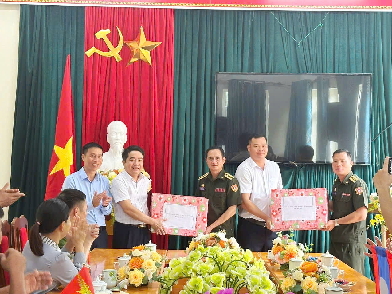 ĐOÀN CÔNG TÁC NƯỚC CHDCND LÀO ĐẾN THĂM XÃ MƯỜNG MÌN VÀ ĐỒN BIÊN PHÒNG MƯỜNG MÌN NHÂN KỶ NIỆM 80 NĂM QUỐC KHÁNH 02/9/1945-02/9/2025.