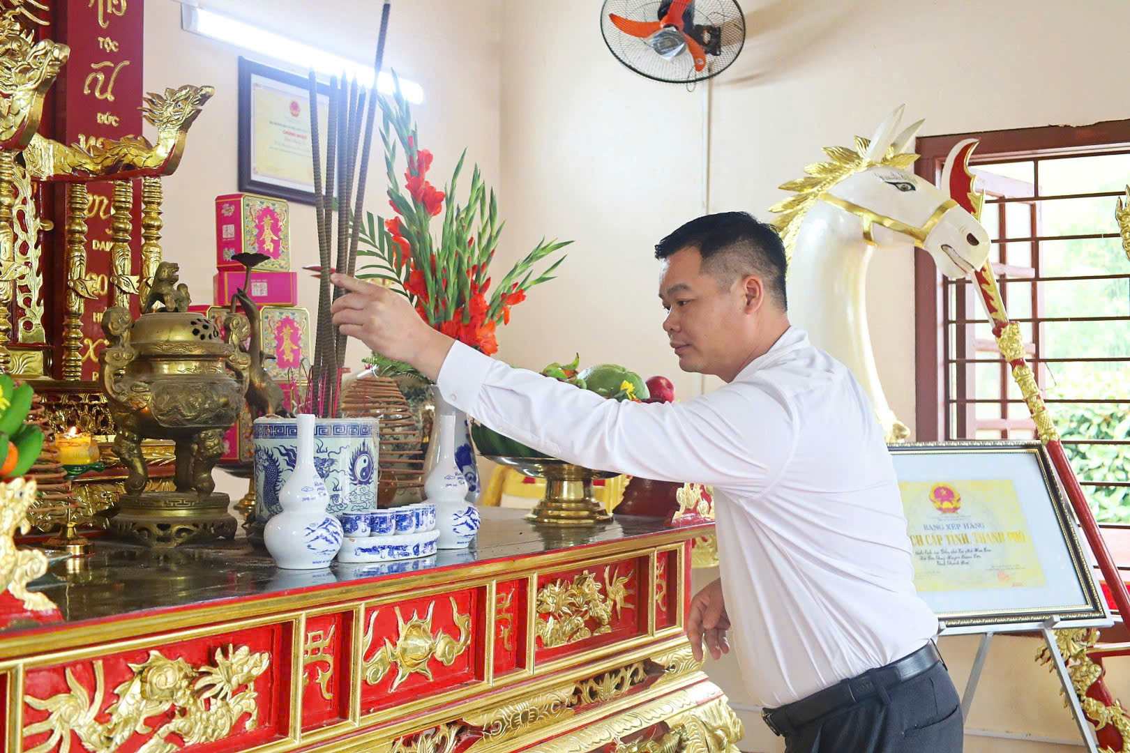 Anh-tin-bai