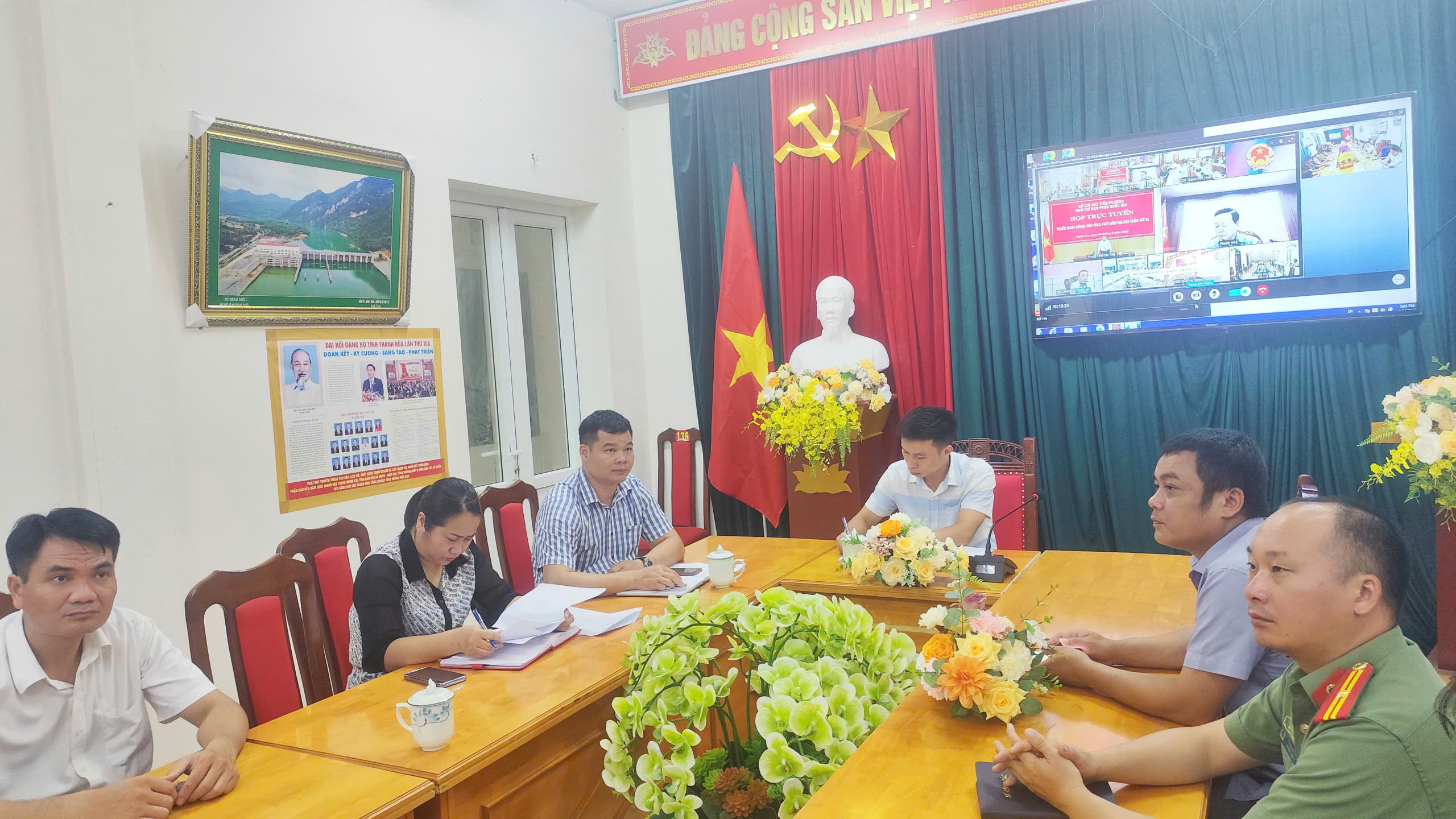 Anh-tin-bai