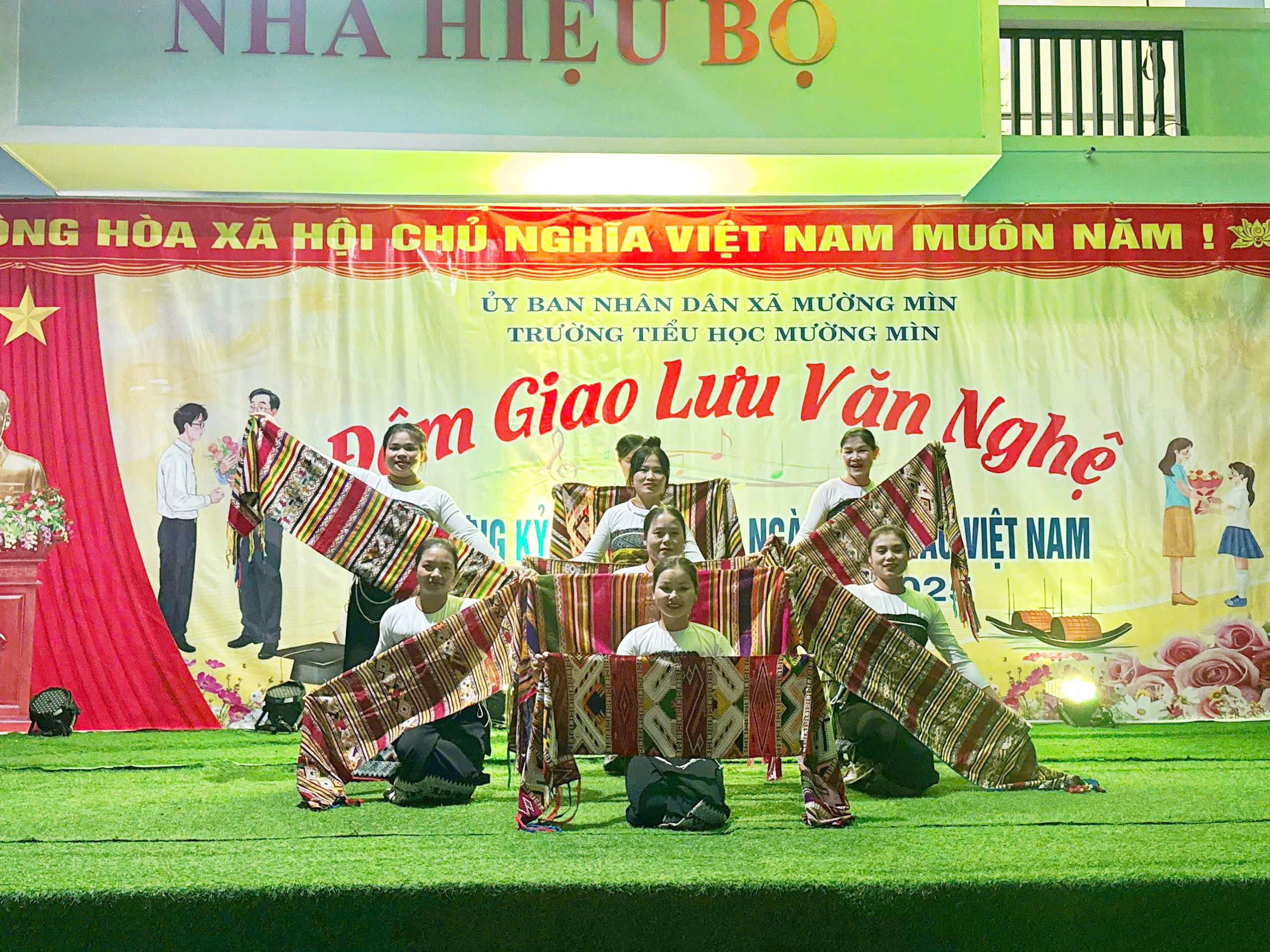 Anh-tin-bai