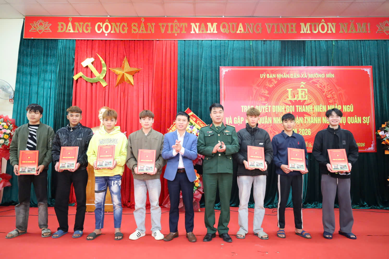 Xã Mường Mìn tổ chức Lễ trao Quyết định gọi nhập ngũ và gặp mặt quân nhân xuất ngũ năm 2026