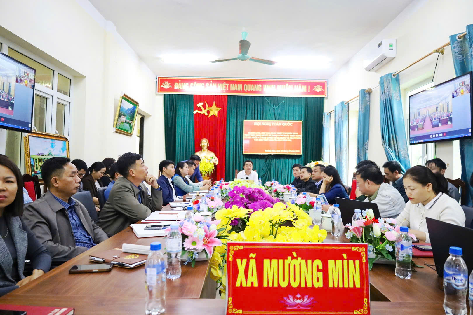 Anh-tin-bai