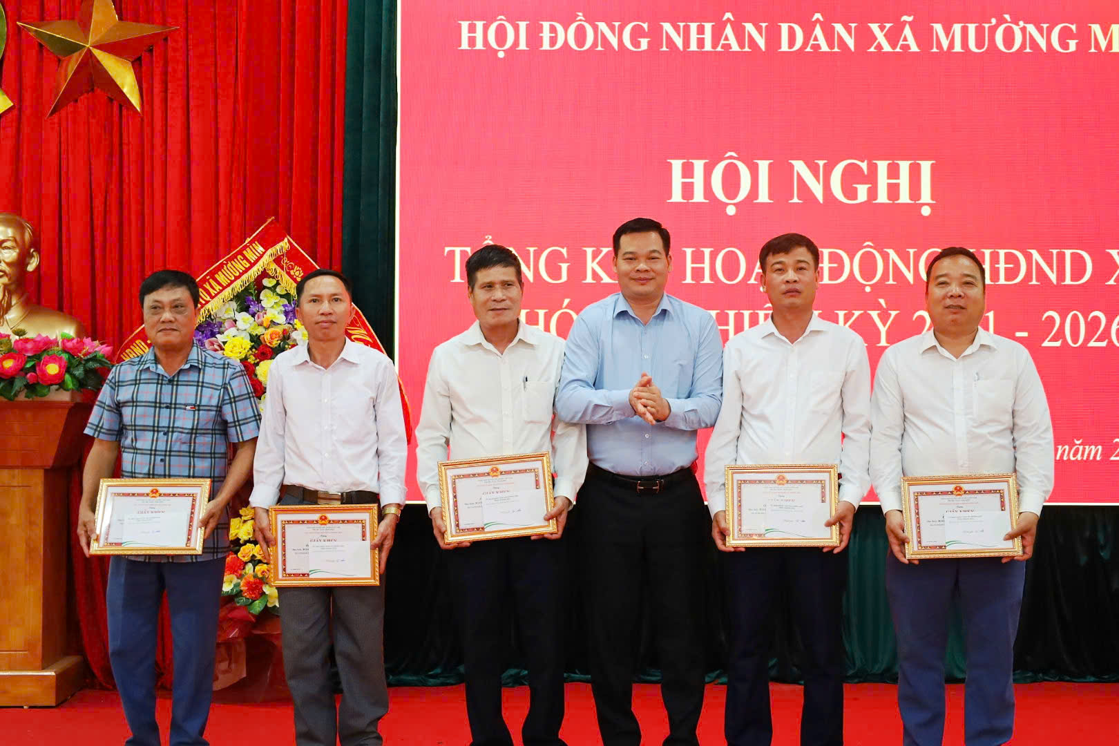 Anh-tin-bai