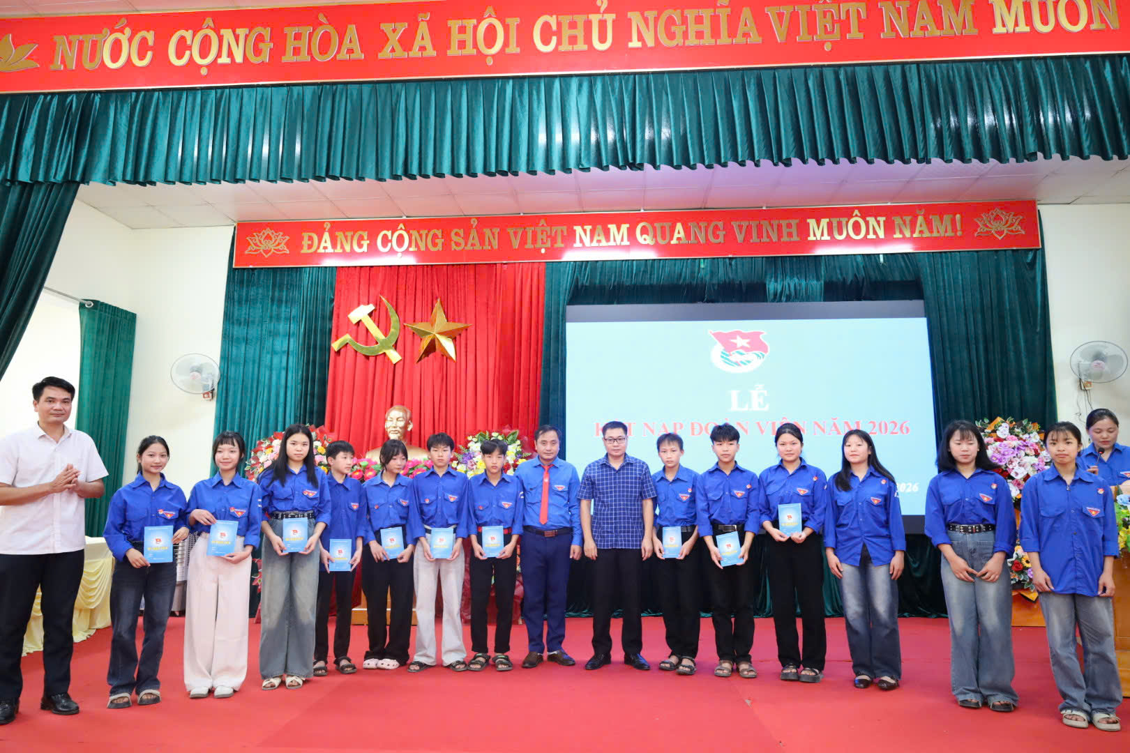 Anh-tin-bai