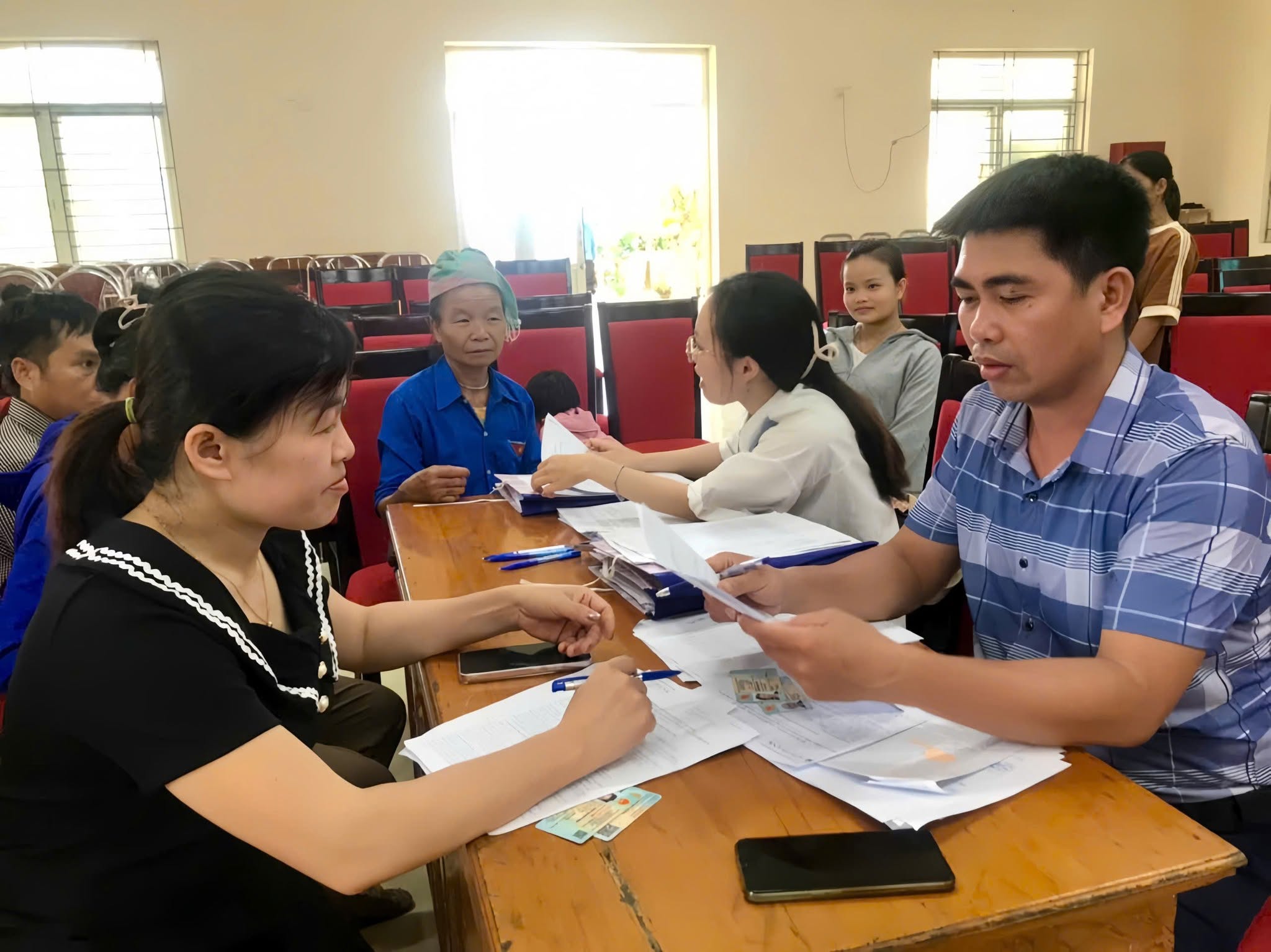 XÃ YÊN KHƯƠNG TĂNG CƯỜNG TRIỂN KHAI CHI TRẢ AN SINH XÃ HỘI KHÔNG DÙNG TIỀN MẶT TRÊN ĐỊA BÀN