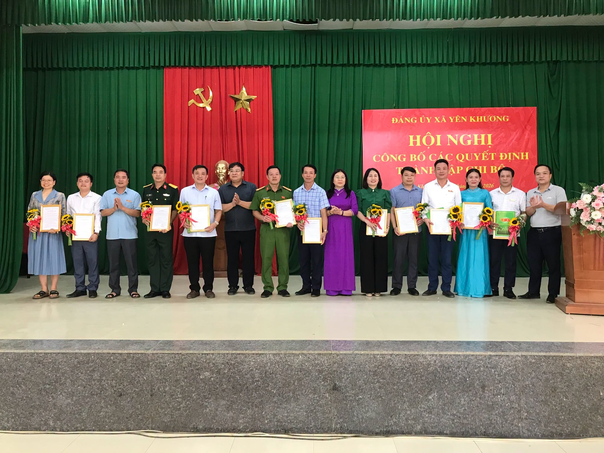 YÊN KHƯƠNG TỔ CHỨC HỘI NGHỊ CÔNG BỐ, TRAO CÁC QUYẾT ĐỊNH VỀ TỔ CHỨC ĐẢNG
