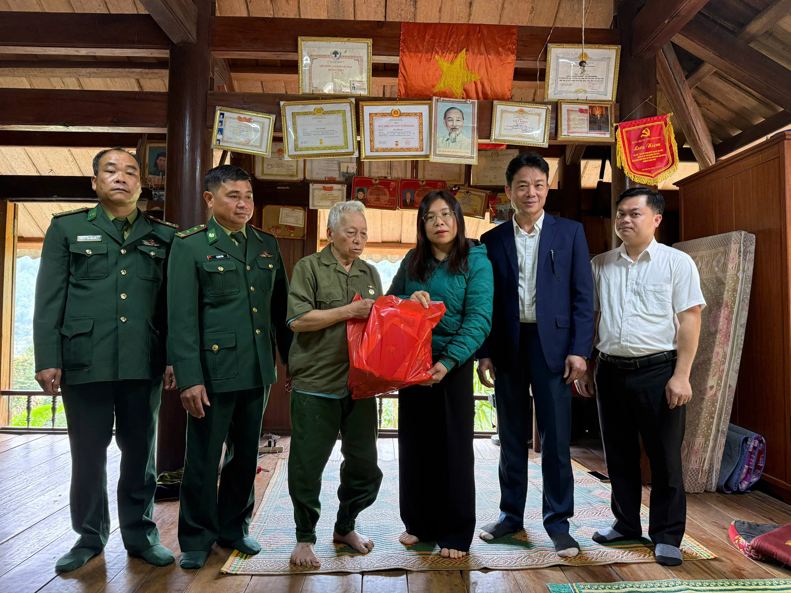 Anh-tin-bai