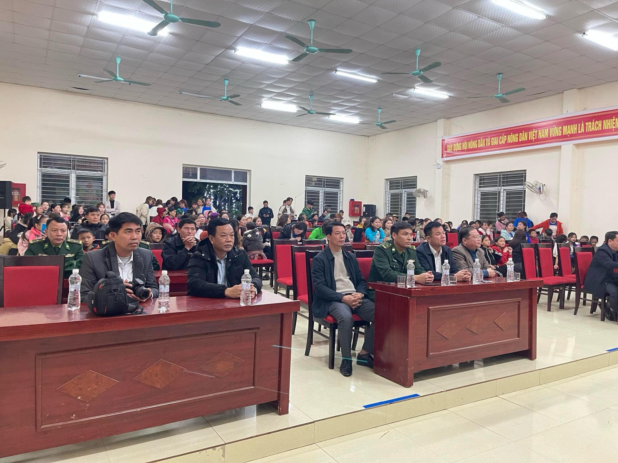 văn nghệ.jpg