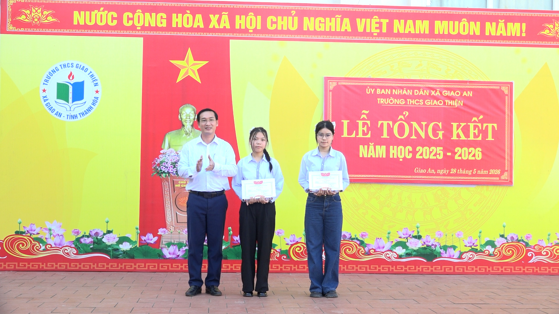 Anh-tin-bai