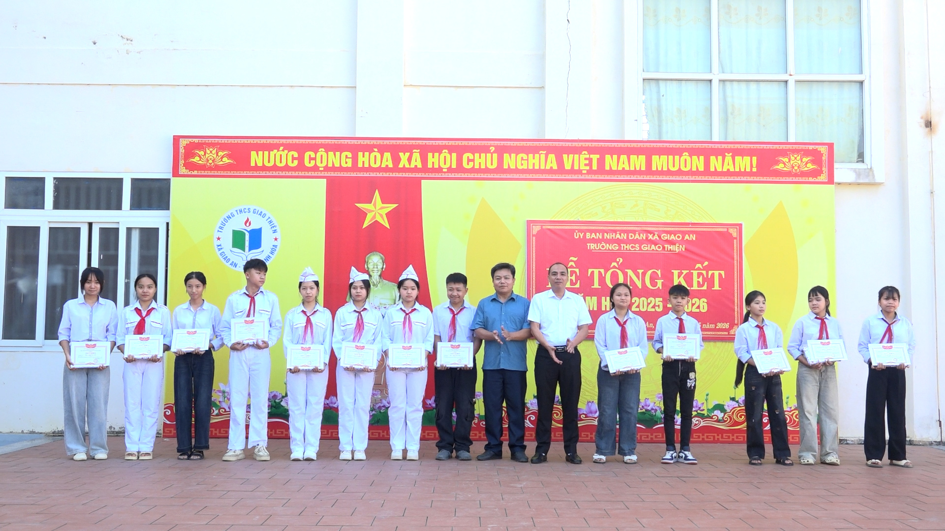 Anh-tin-bai