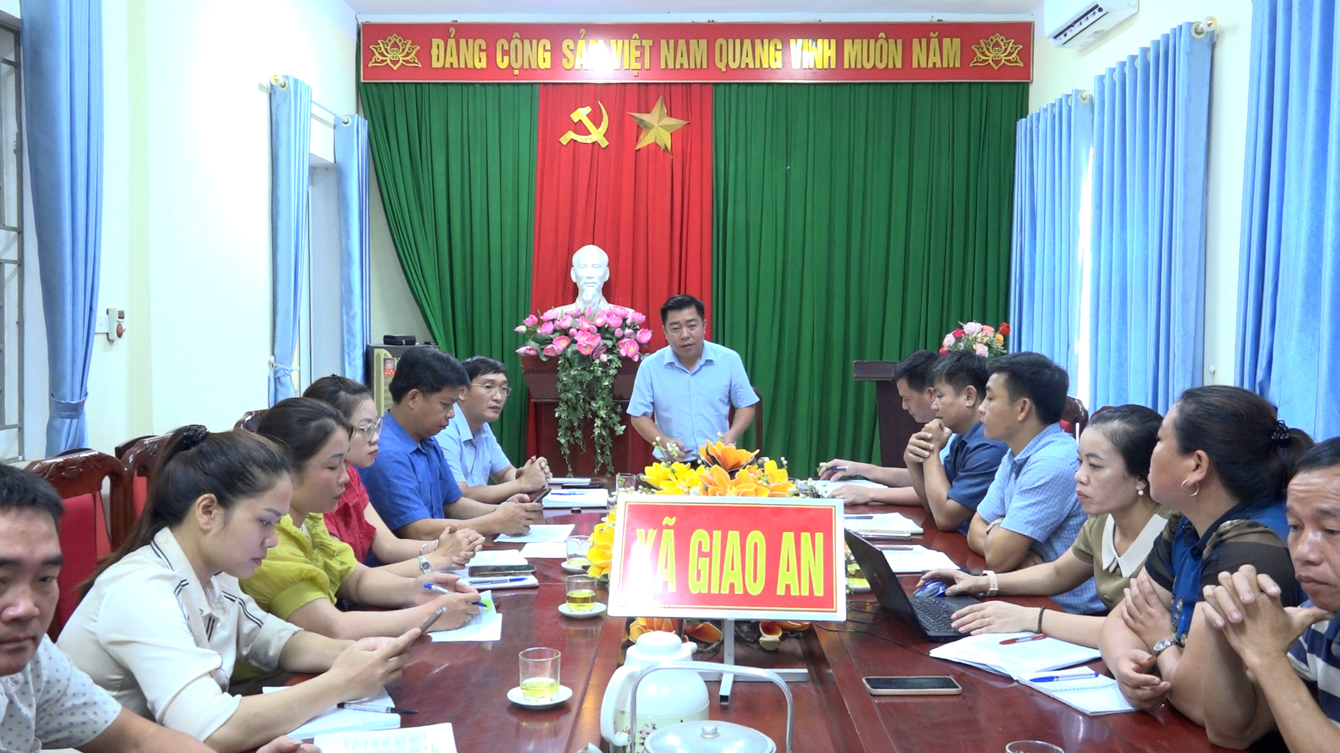 Anh-tin-bai