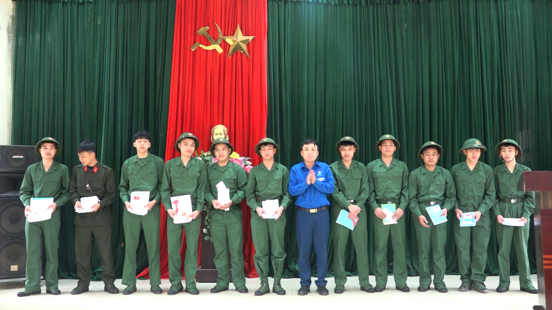 Anh-tin-bai