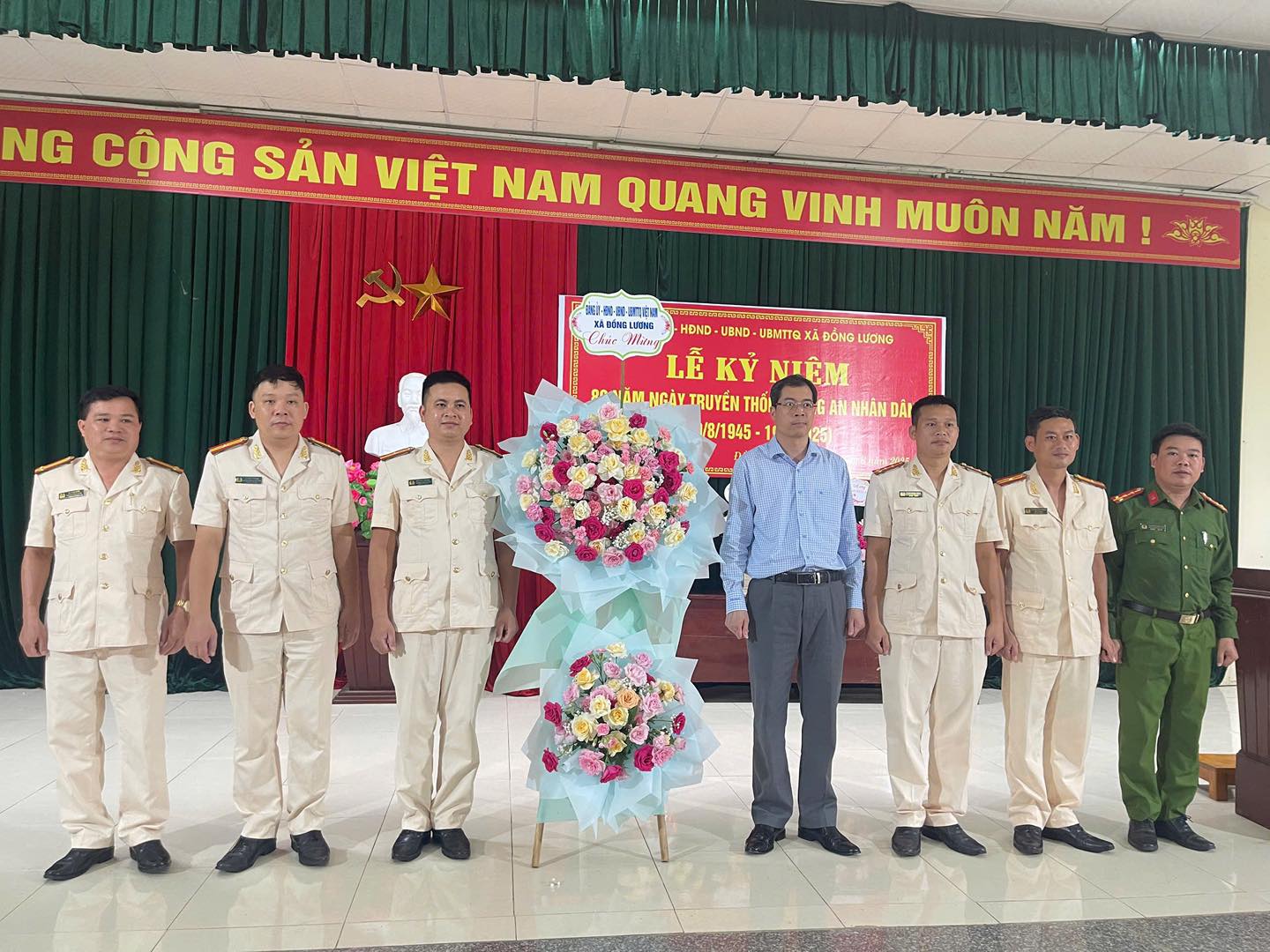 Xã Đồng Lương kỷ niệm 80 năm Ngày truyền thống Công an nhân dân và 20 năm Ngày hội toàn dân bảo vệ an ninh Tổ quốc.