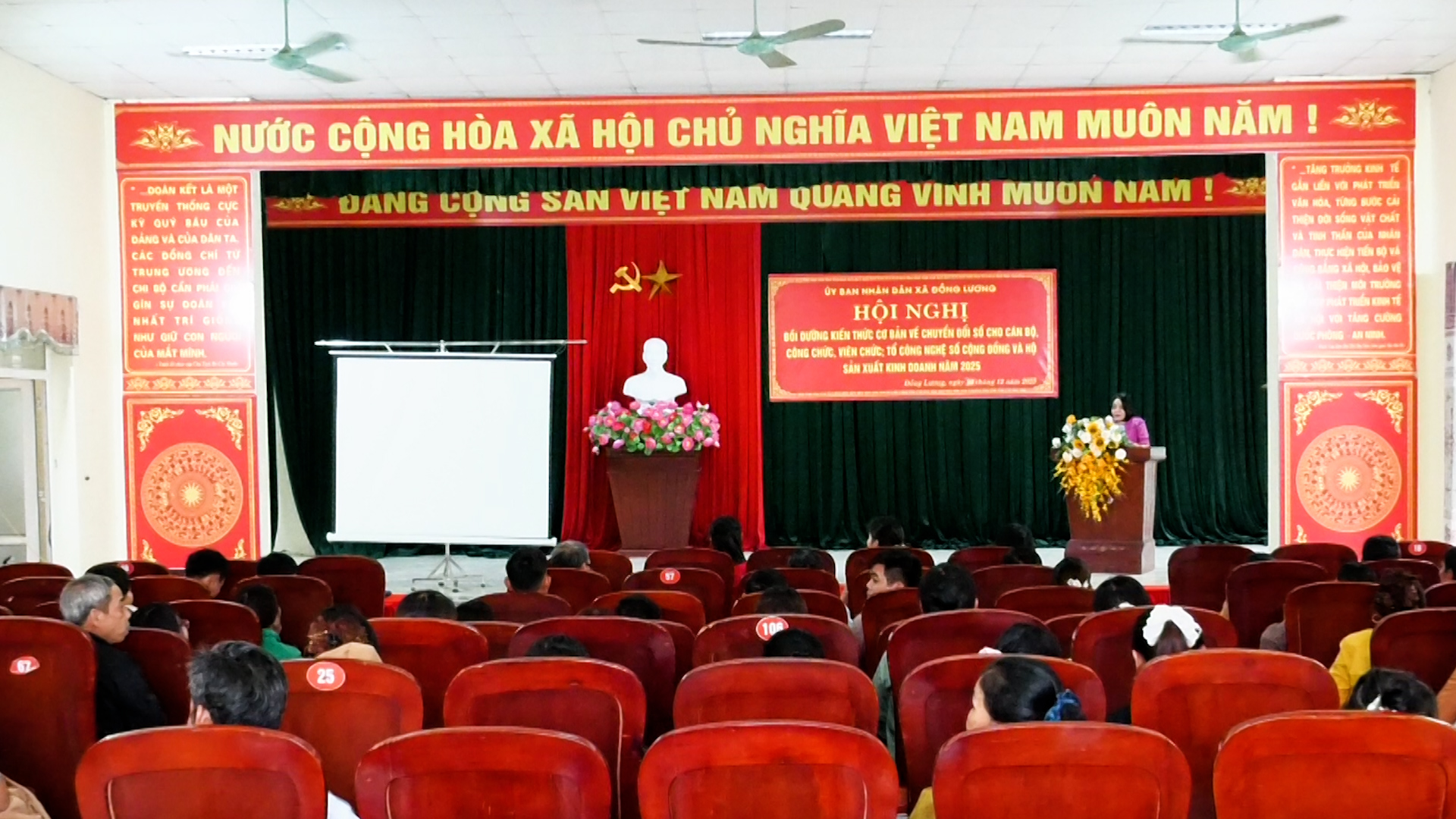 UBND xã Đồng Lương bồi dưỡng kiến thức chuyển đổi số cho cán bộ và người dân