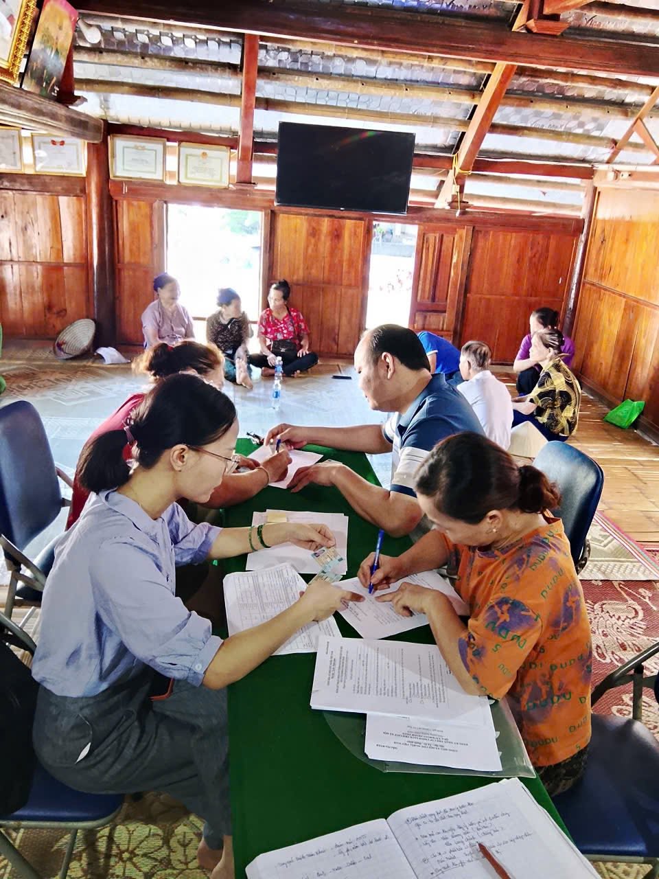 Xã Linh Sơn hoàn thành kích hoạt định danh điện tử, triển khai chi trả an sinh xã hội không dùng tiền mặt đạt 100%