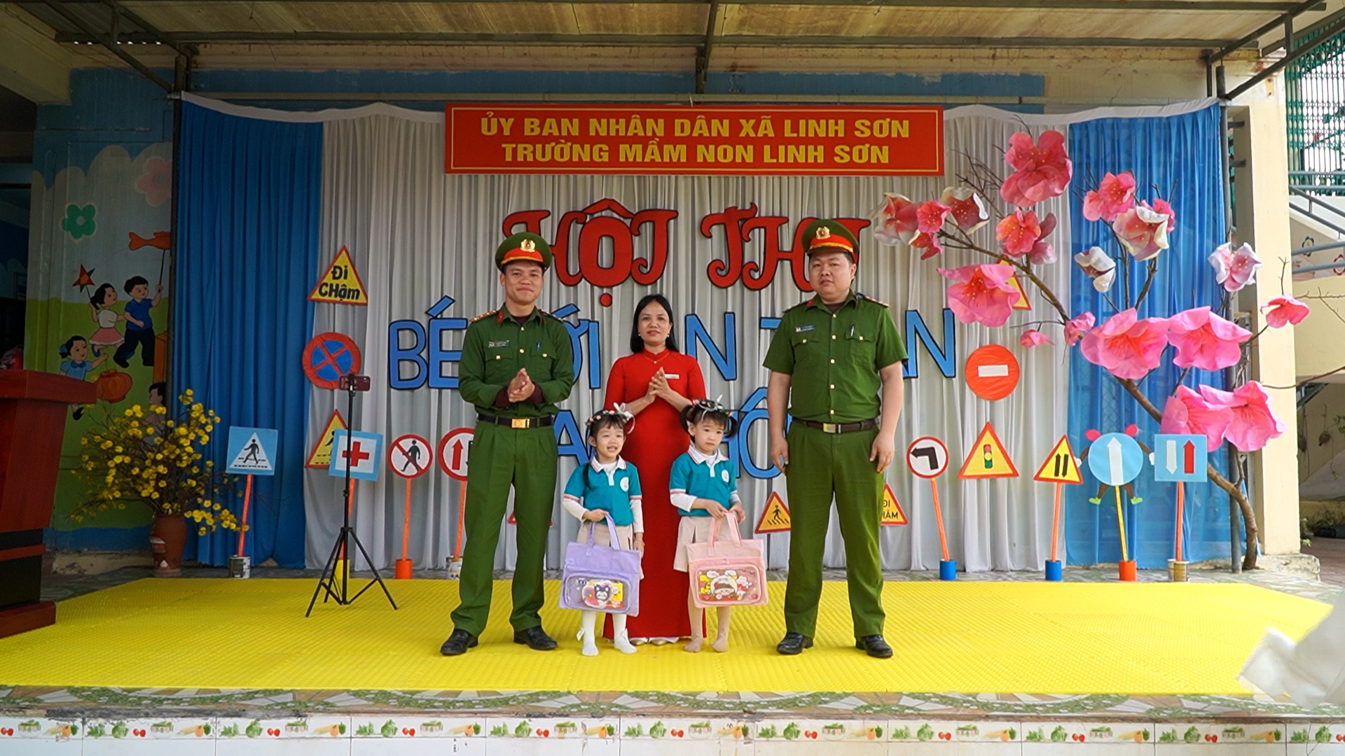 Anh-tin-bai