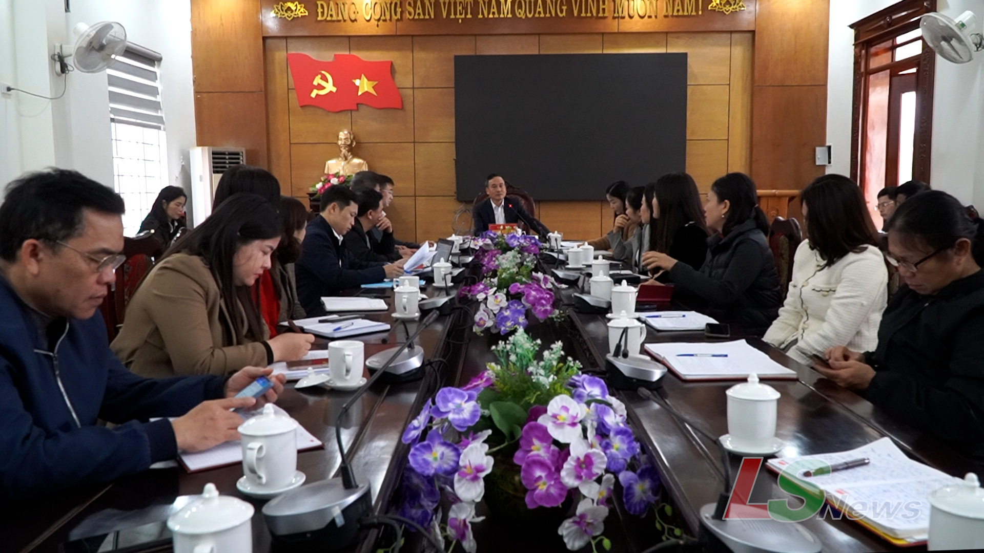 Nhanh chóng triển khai phương án thu gom xử lý rác thải trên địa bàn xã