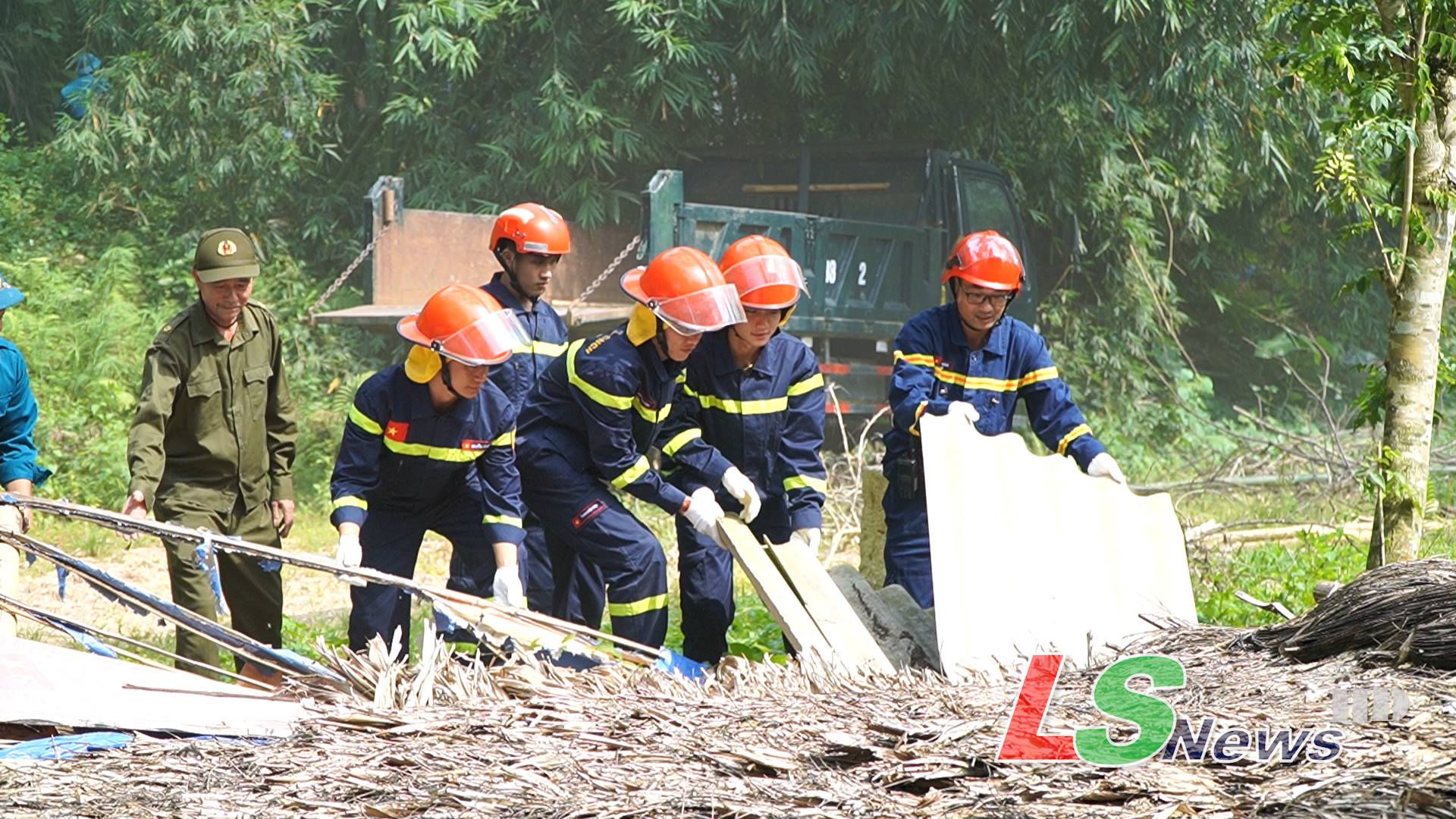 Thực tập phương án cứu nạn, cứu hộ tình huống sự cố sạt lở đất, đá tại thôn Lê Lợi xã Linh Sơn