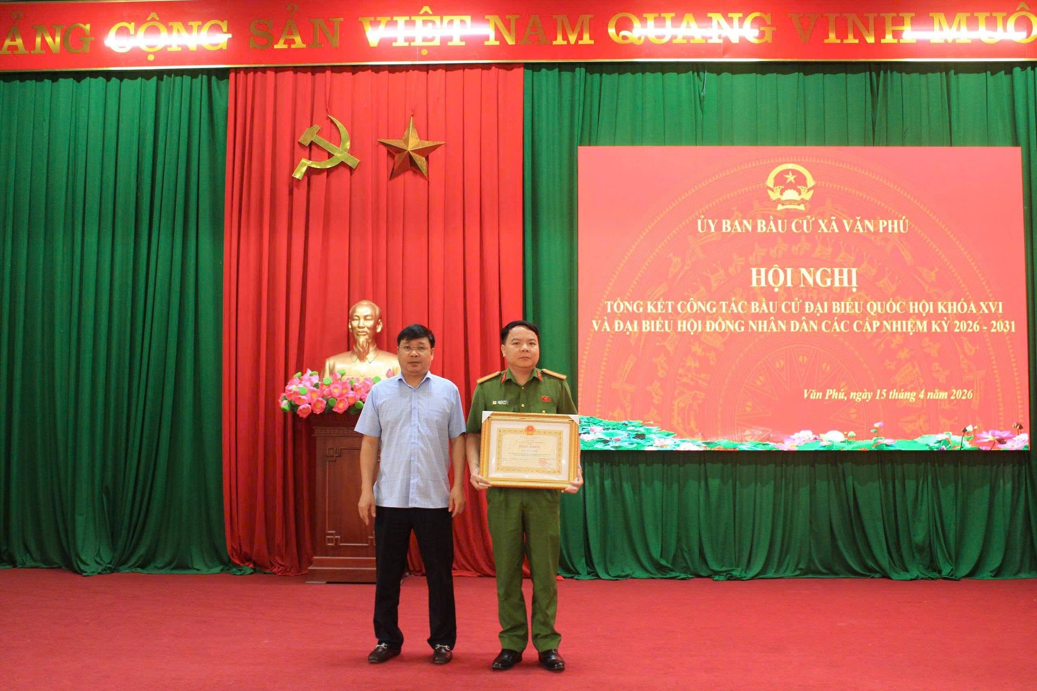 Anh-tin-bai