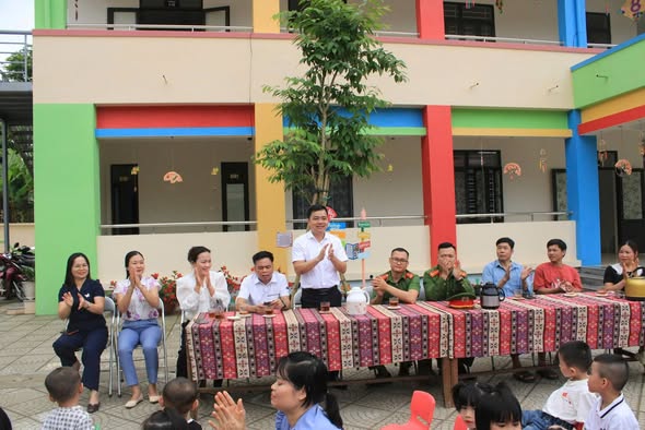 XÃ VĂN PHÚ TỔ CHỨC CHƯƠNG TRÌNH "TÔI YÊU VIỆT NAM &amp; GIÁO DỤC KỸ NĂNG PCCC" TẠI TRƯỜNG MẦM NON TAM VĂN. 
